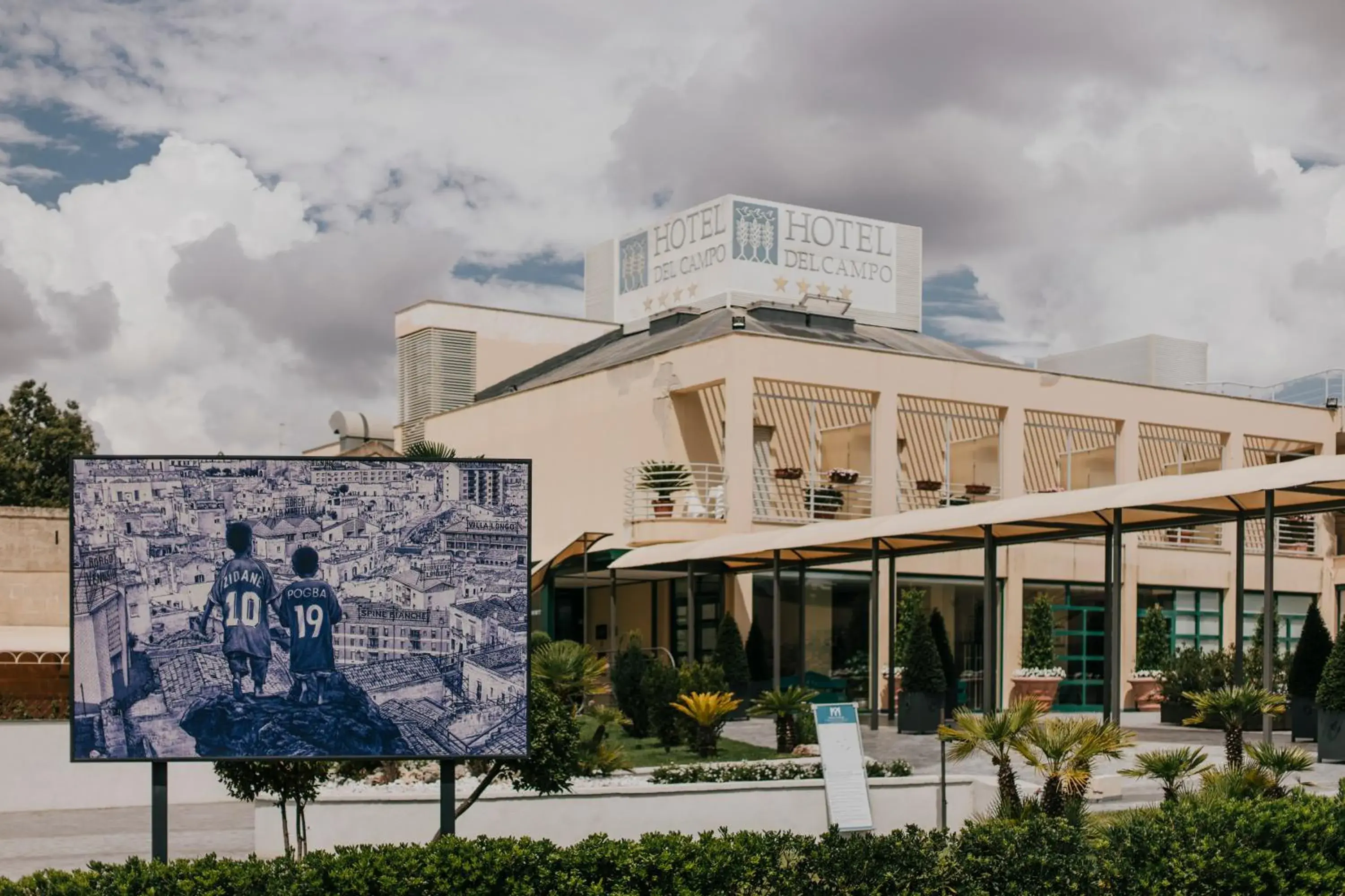 Facade/entrance in Hotel Del Campo Facade/entrance in Hotel Del Campo