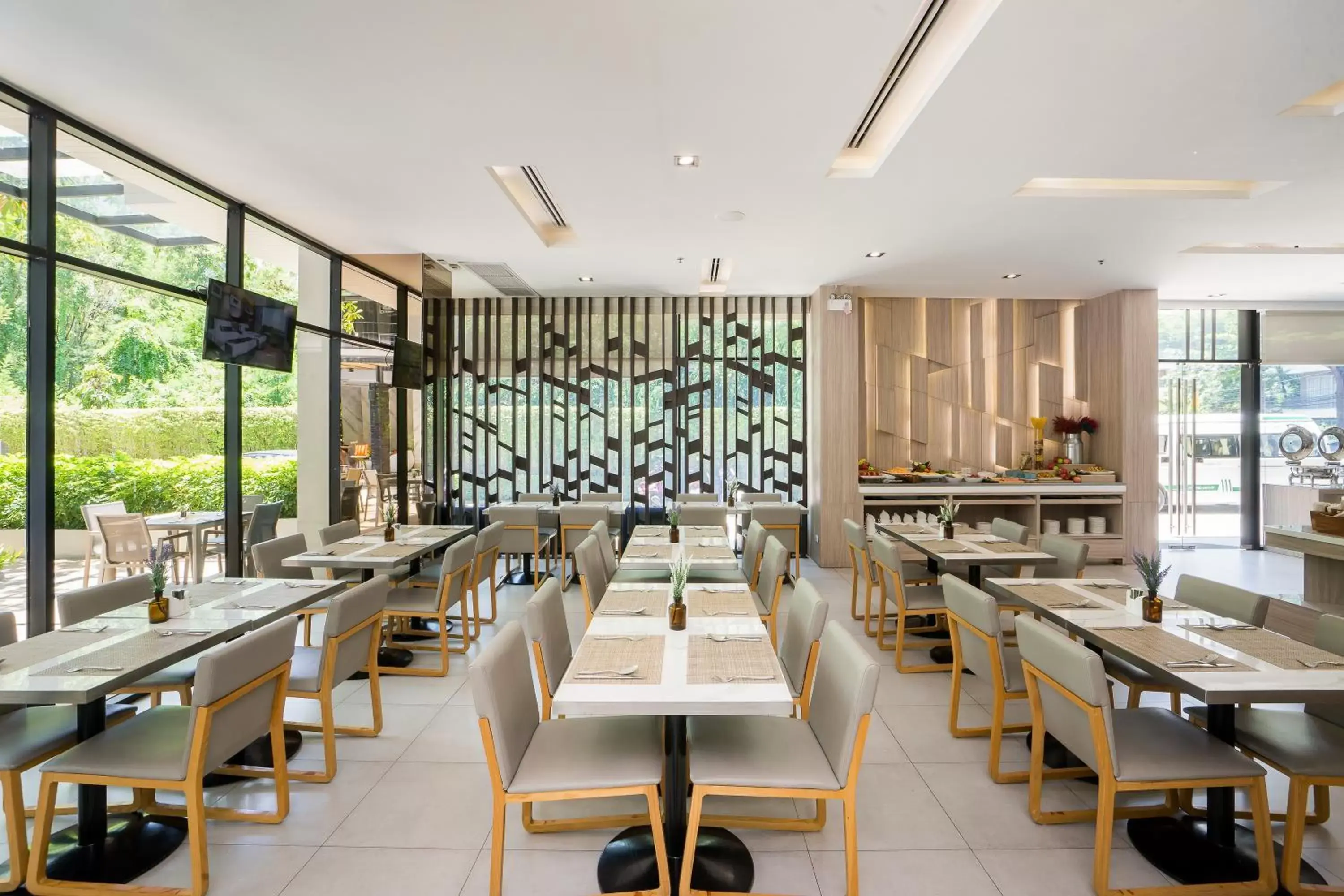 Restaurant/Places to Eat in Altera Hotel and Residence by At Mind