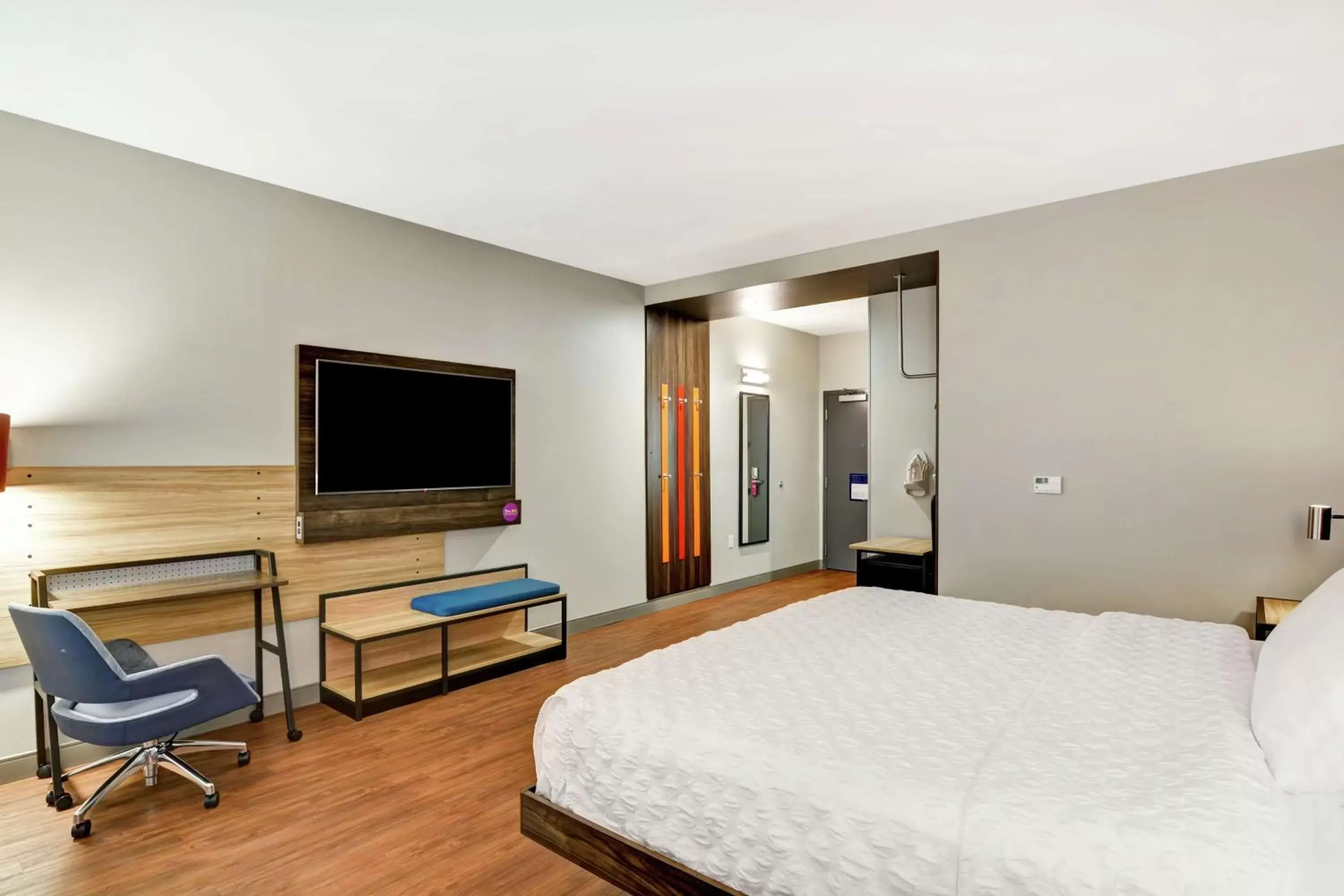 Bedroom, TV/Entertainment Center in Tru By Hilton Middletown