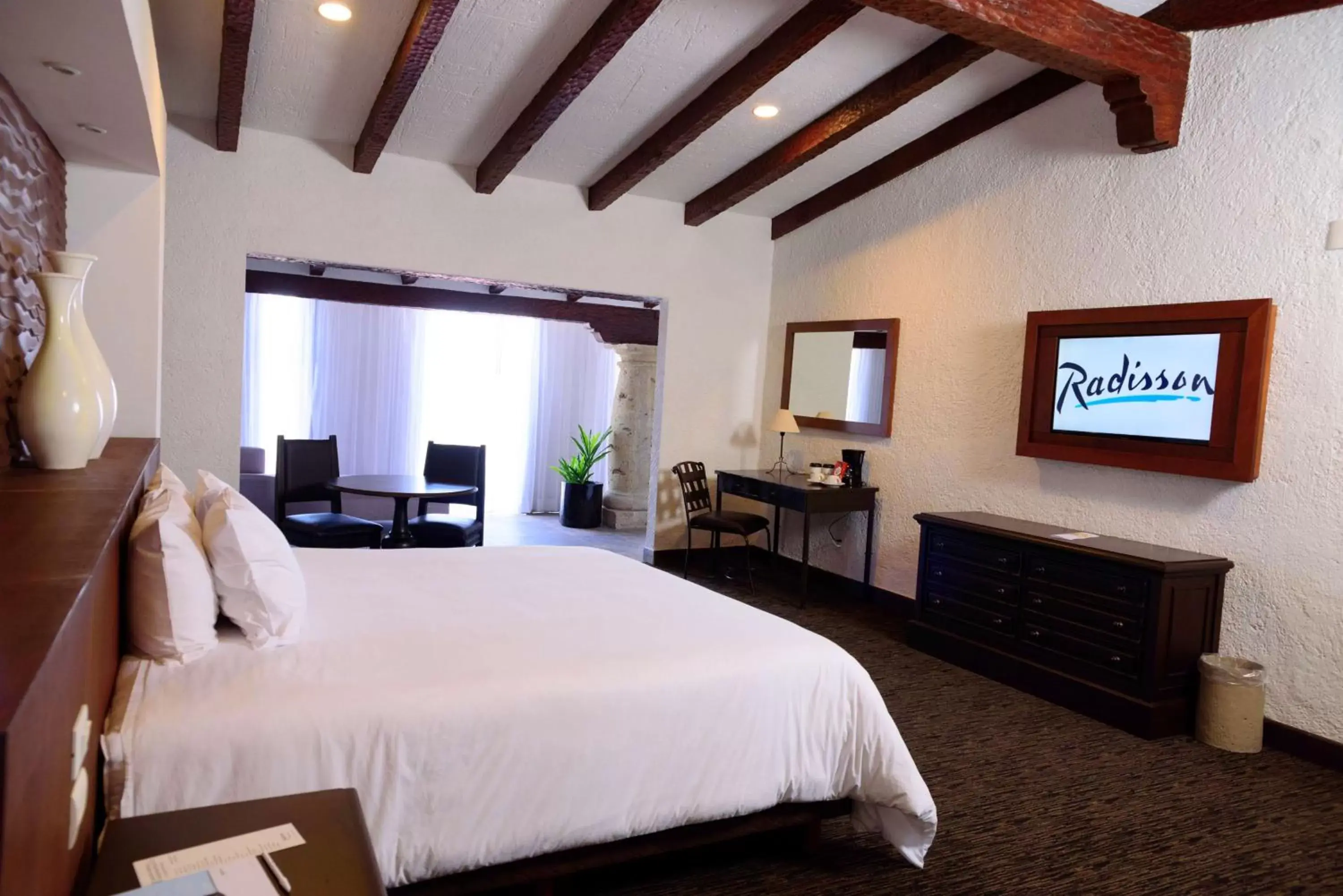 Photo of the whole room, Bed in Radisson Hotel Tapatio Guadalajara