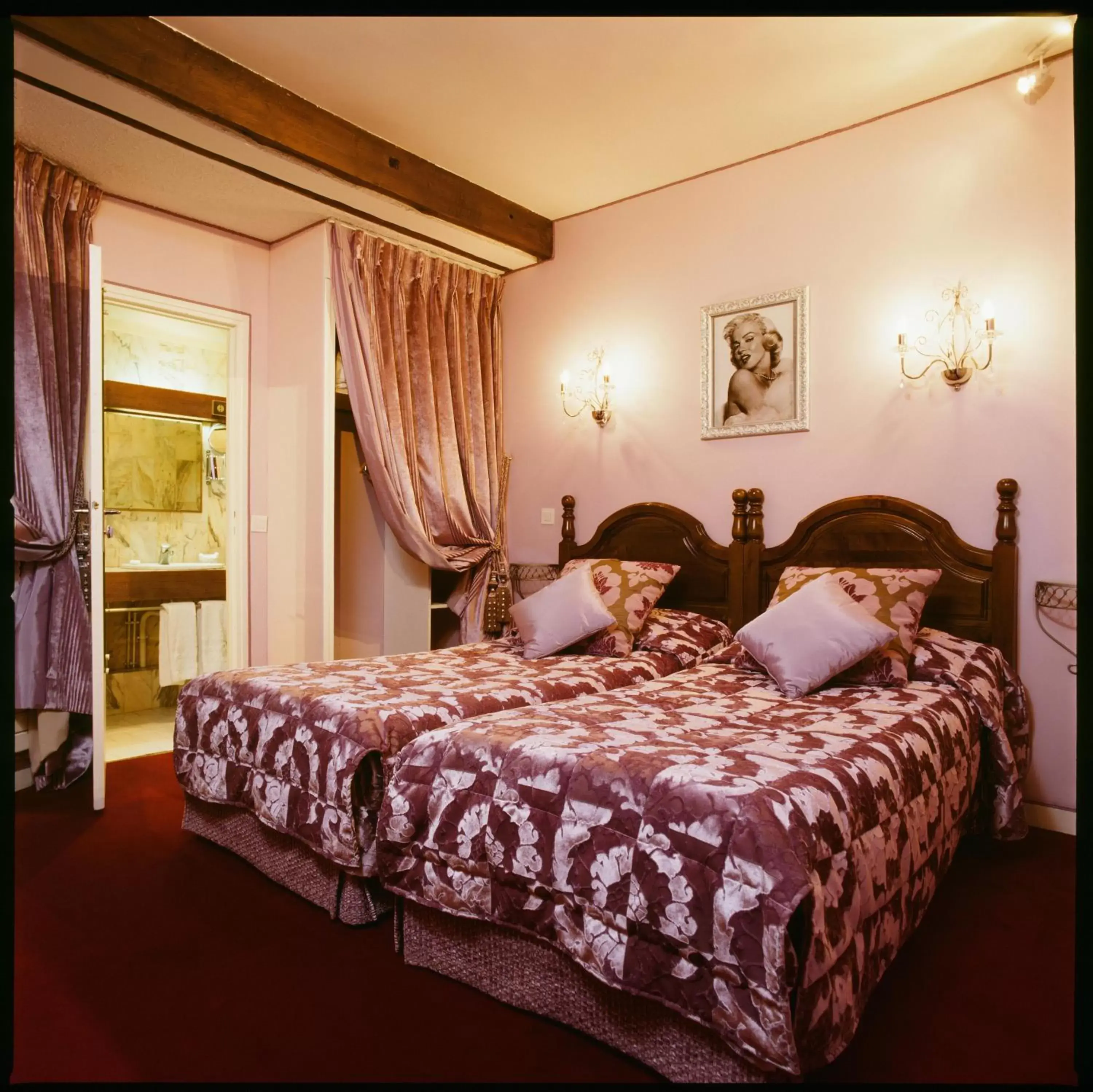 Bed in Grand Hôtel Dechampaigne