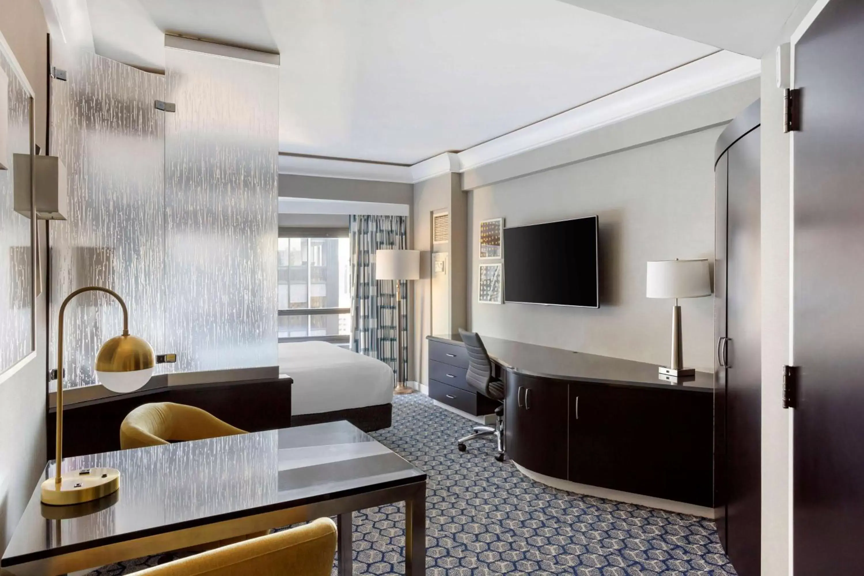 Bedroom, TV/Entertainment Center in Hilton Club New York