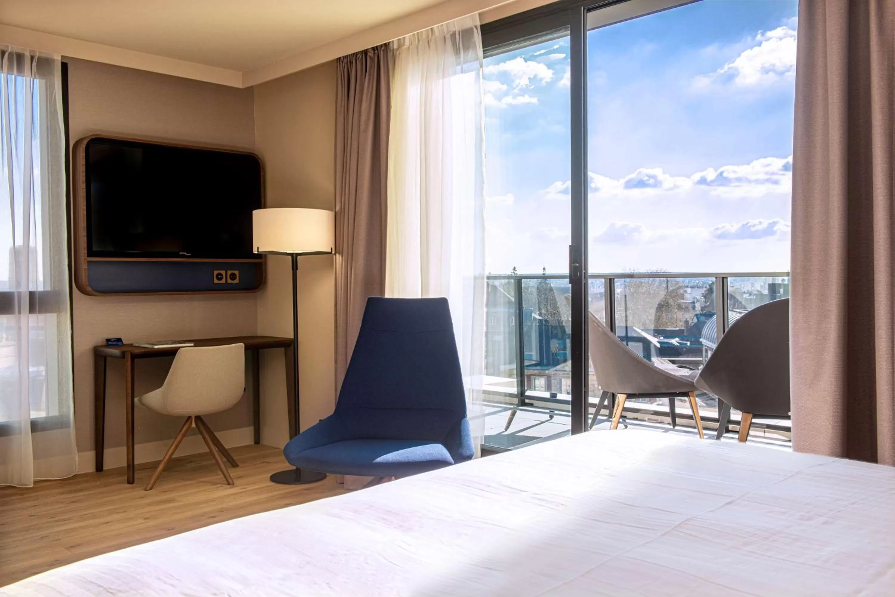 Photo of the whole room, Bed in Radisson Blu Hotel, Rouen Centre