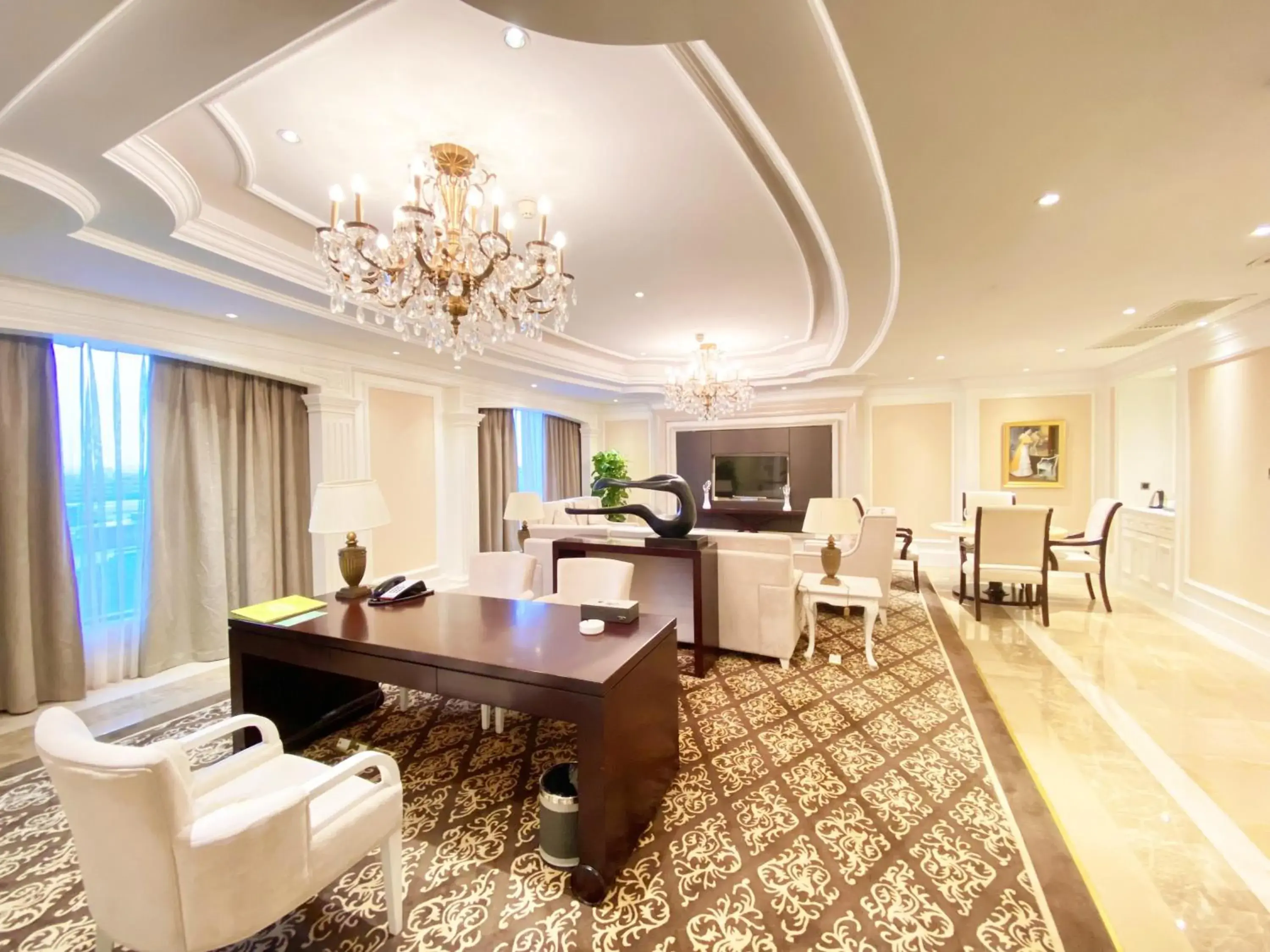 Bedroom, Seating Area in Holiday Inn Foshan Nanhai Central, an IHG Hotel