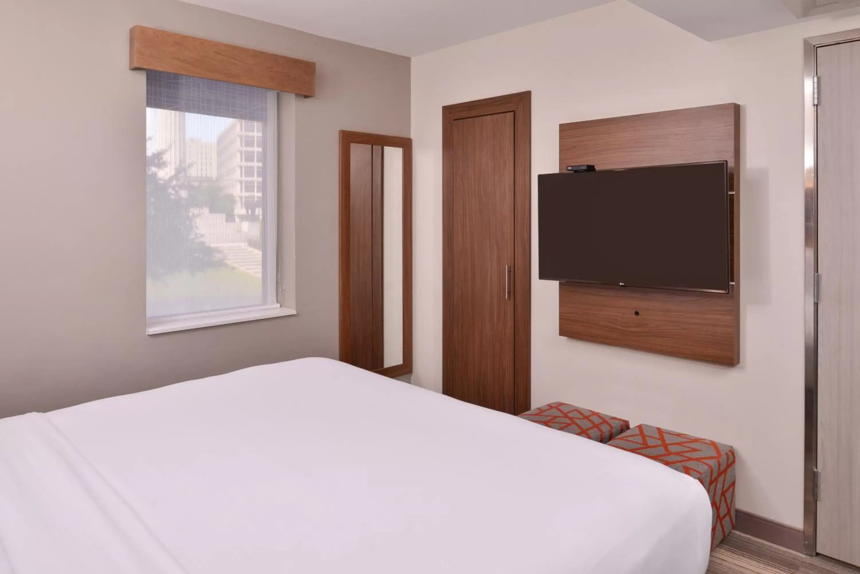 Standard Room in Holiday Inn Express New Orleans - Arts District by IHG Standard Room in Holiday Inn Express New Orleans - Arts District by IHG