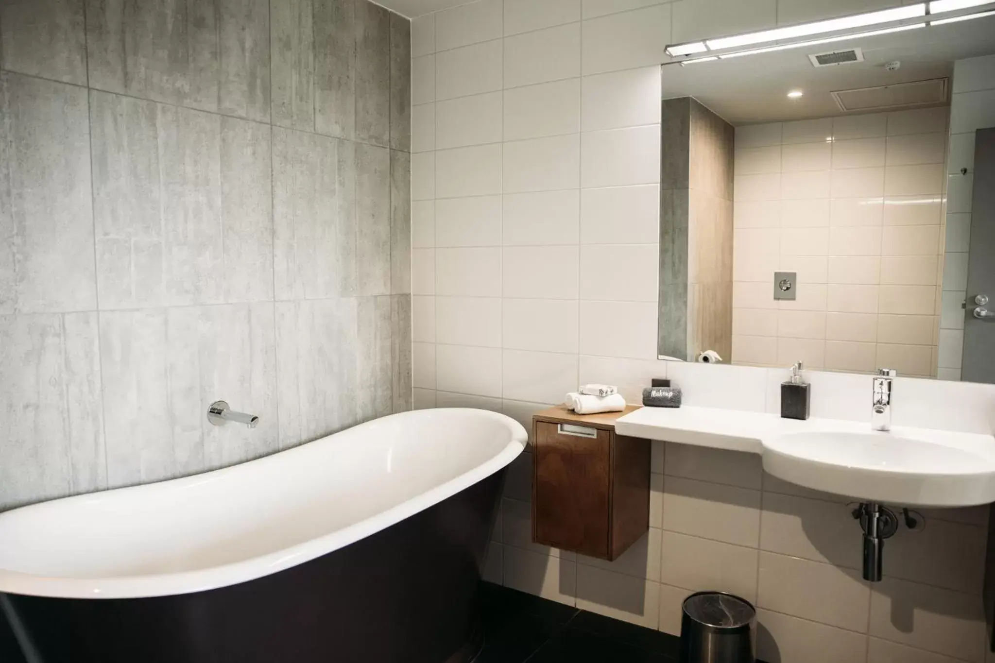 Shower, Bathroom in King and Queen Hotel Suites