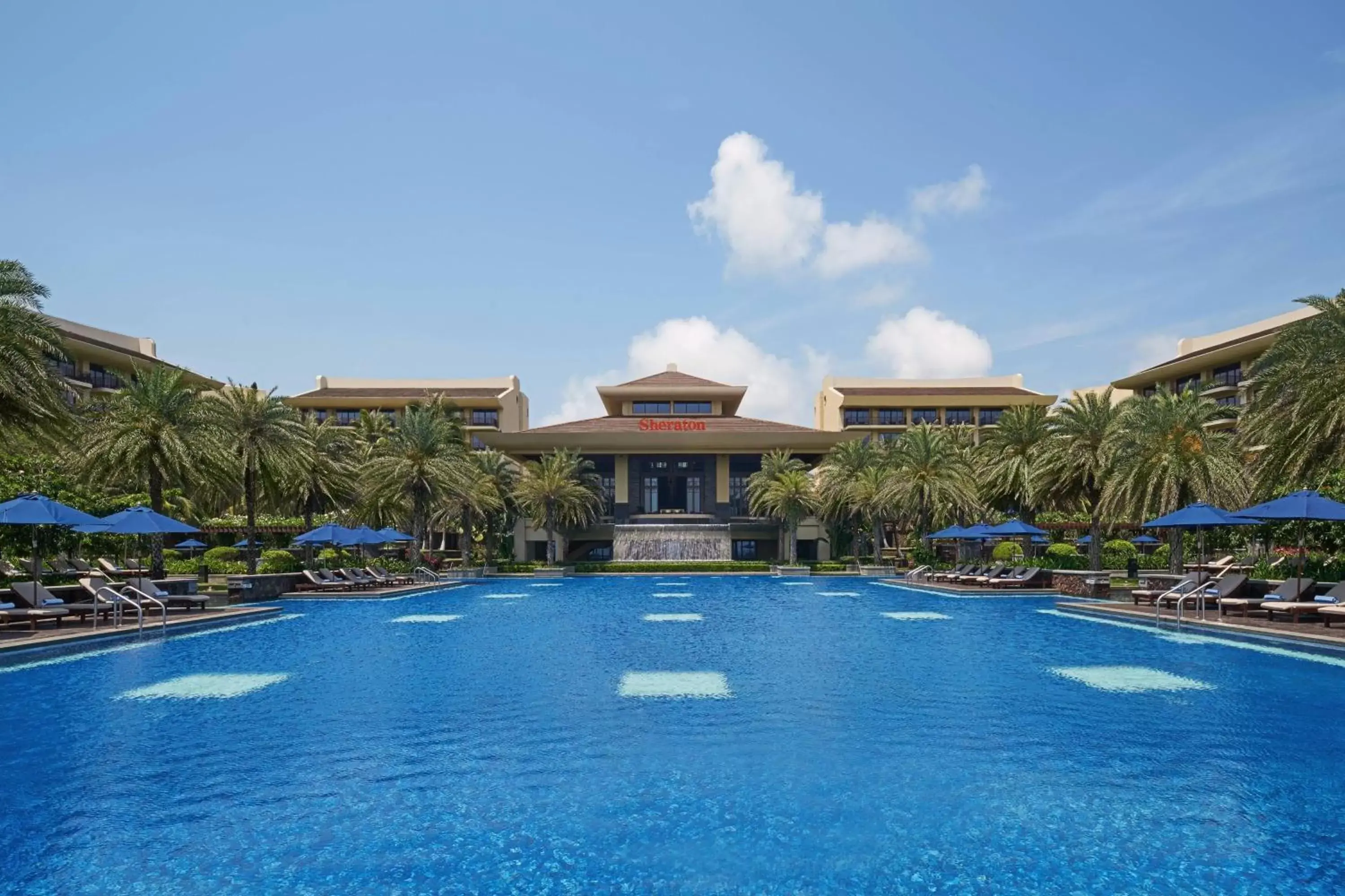 Property building, Swimming Pool in Sheraton Shenzhou Peninsula Resort