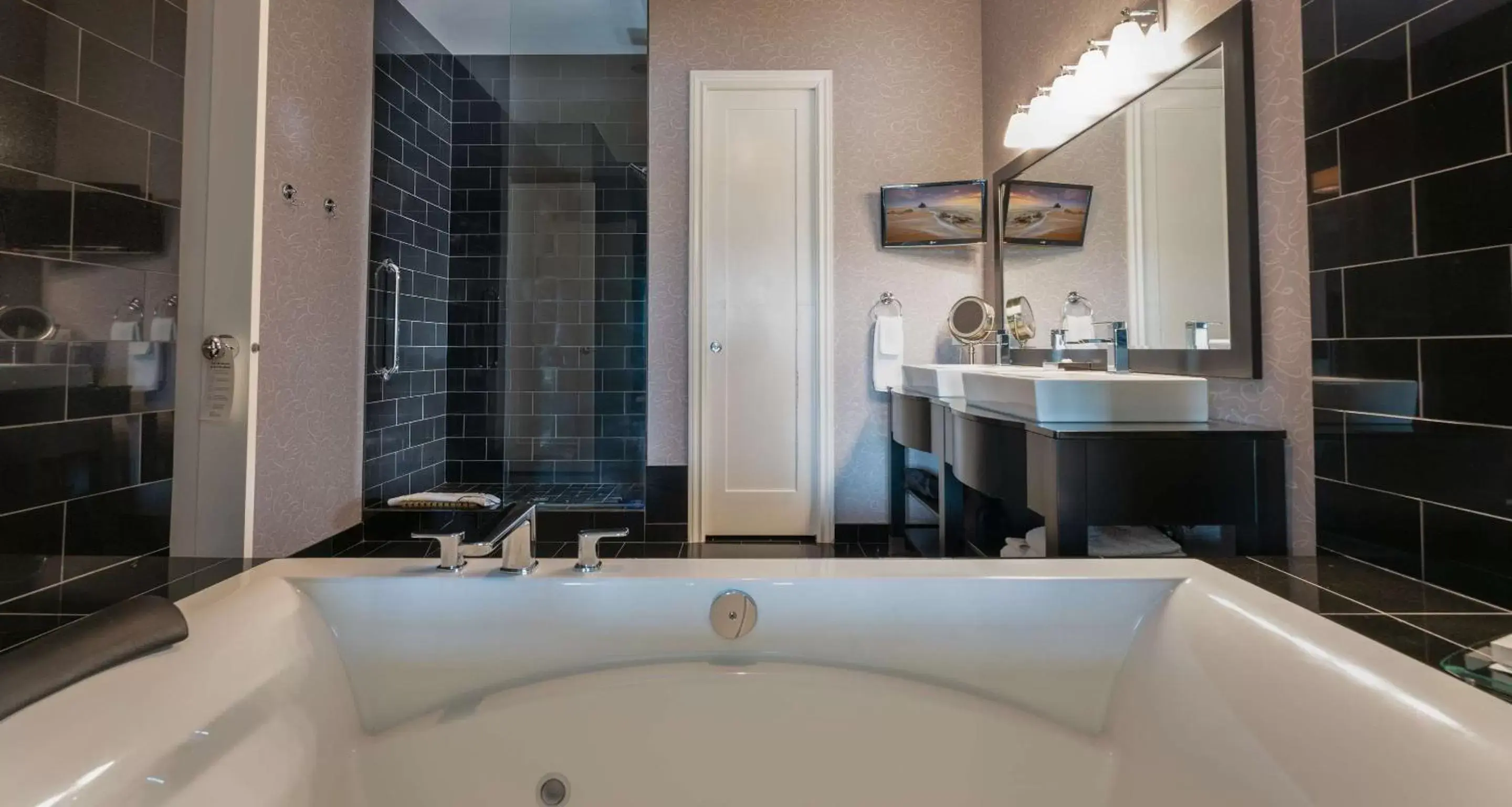 Bathroom in Prestige Oceanfront Resort, WorldHotels Luxury