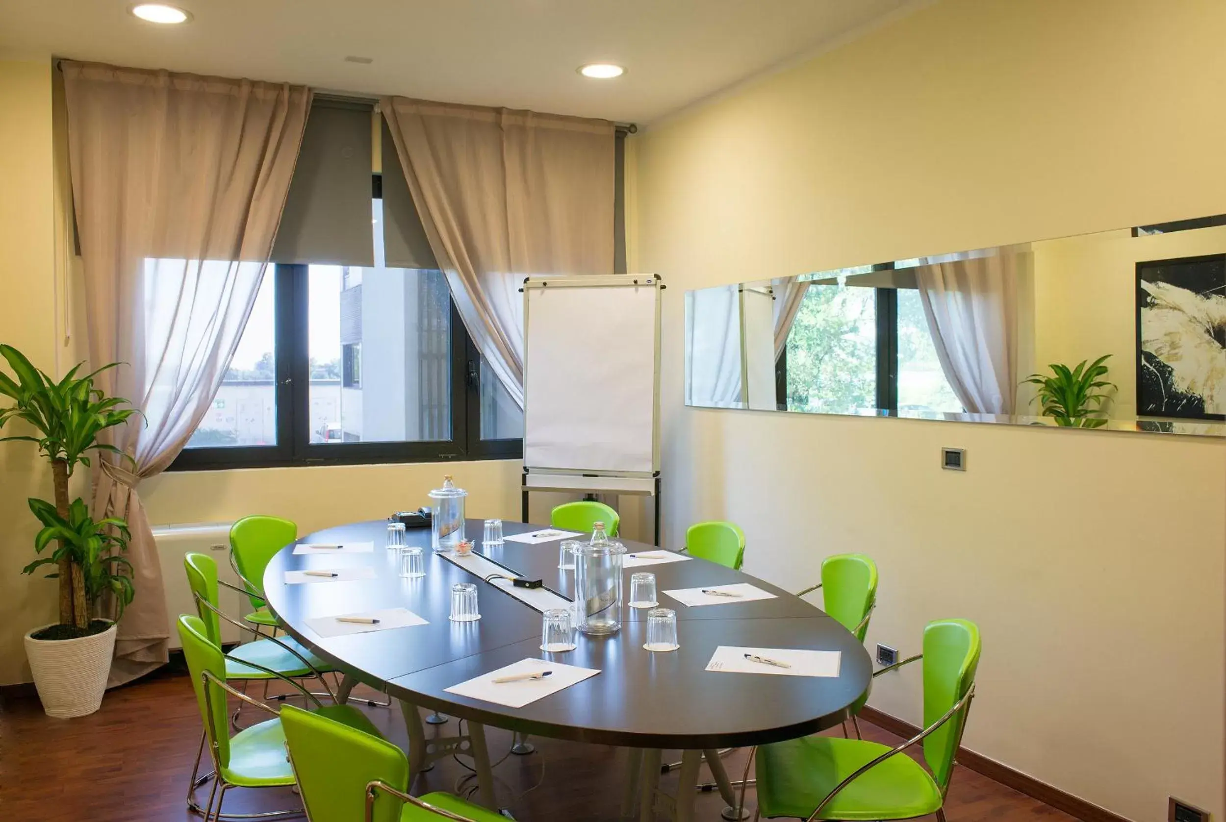 Business facilities in Hotel Bologna Airport