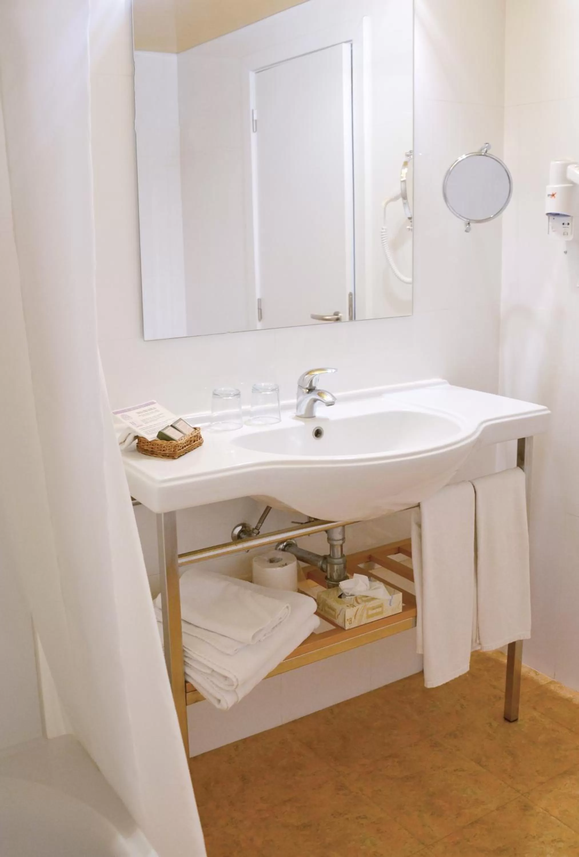 Bathroom in Hotel Do Colegio