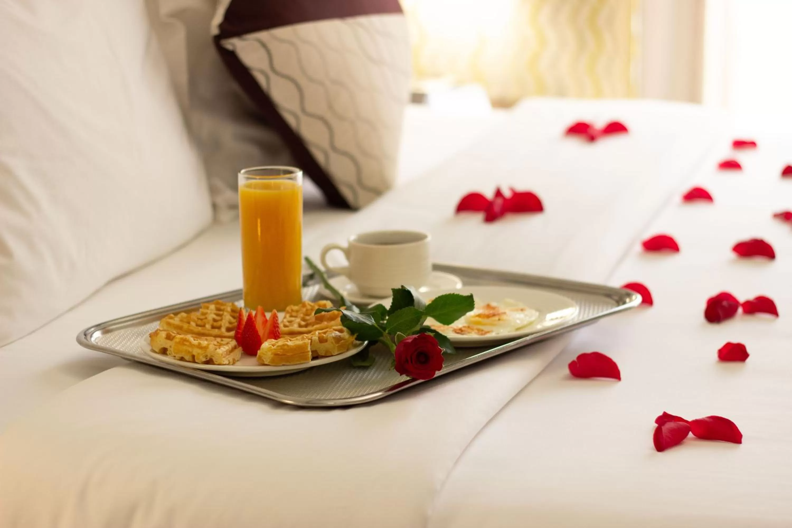 Food and drinks, Bed in Savoy Central Hotel Apartments