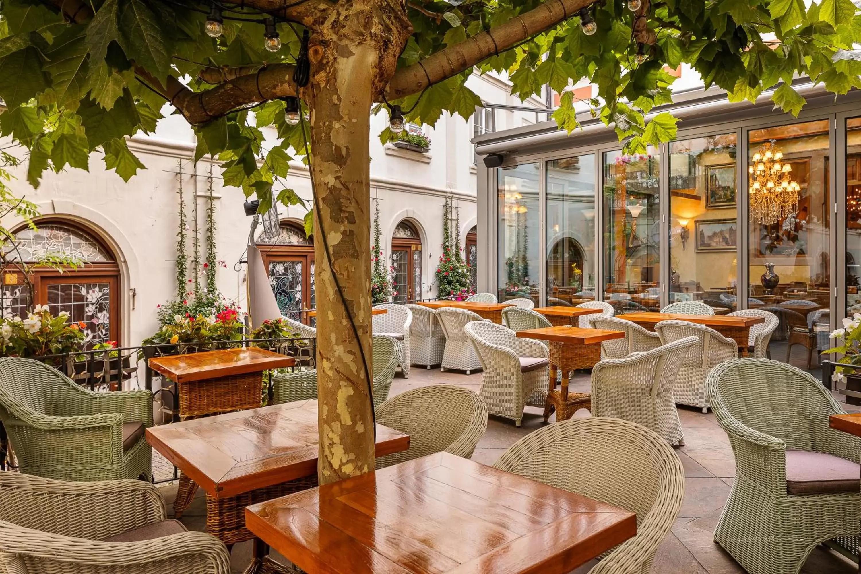 Patio, Restaurant/Places to Eat in Iron Gate Hotel & Suites Prague by BHG