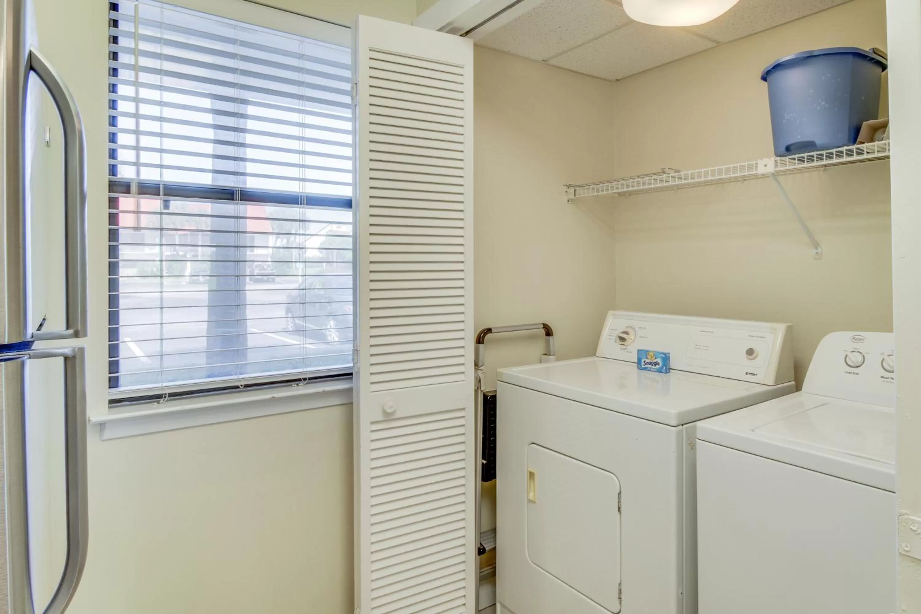 Kitchen/Kitchenette in Edgewater Golf Villa #1206