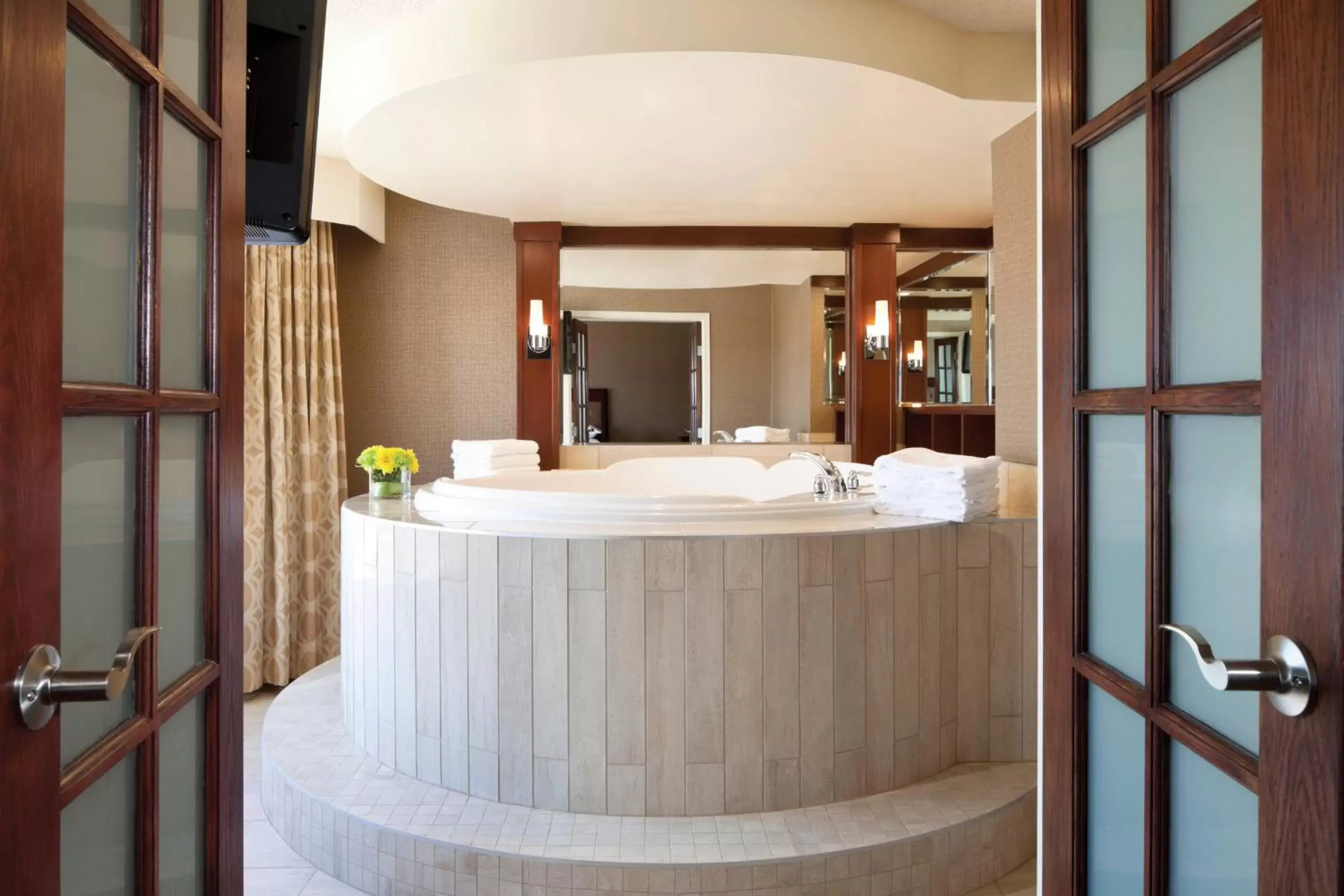 Photo of the whole room, Bathroom in Red Deer Resort & Casino