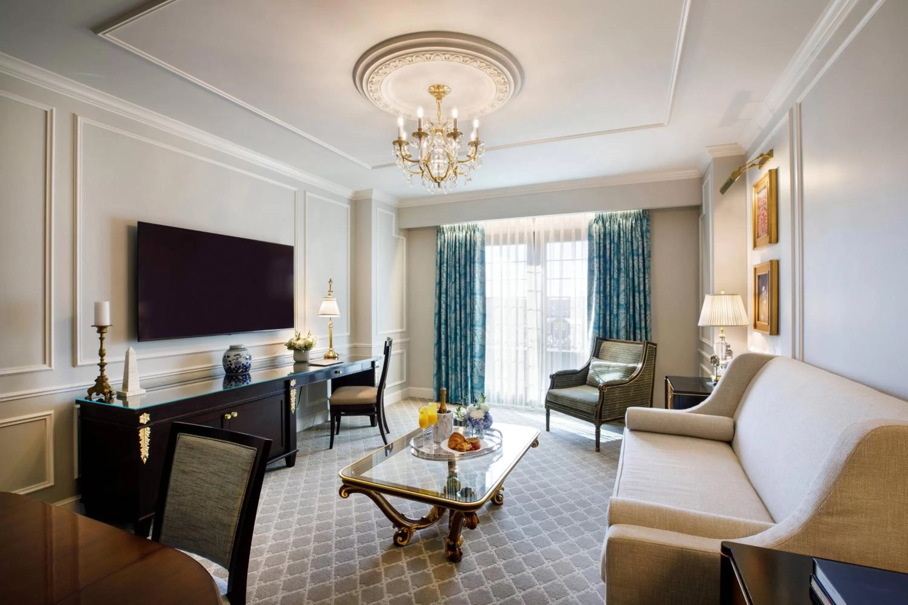 Photo of the whole room in Hotel Carmichael, Autograph Collection