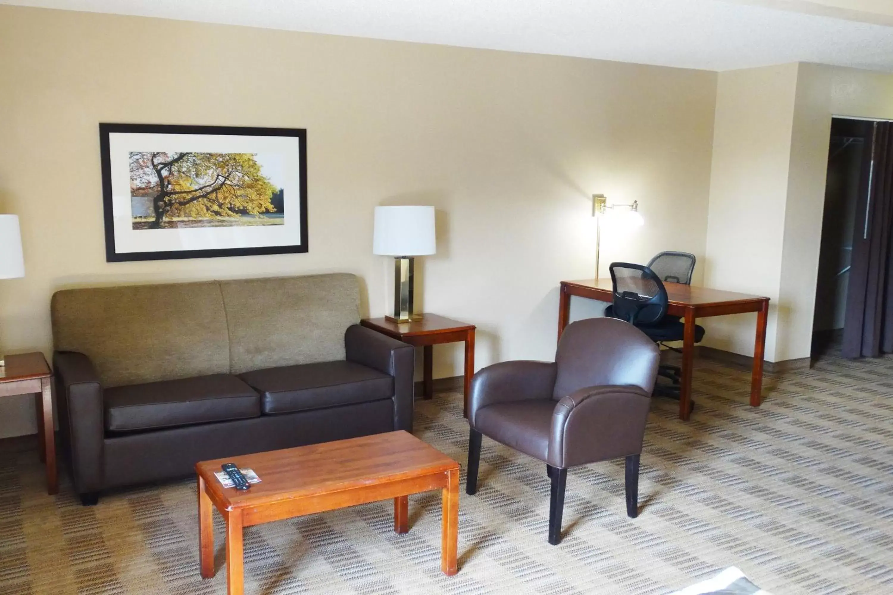 Living room, Seating Area in Extended Stay America Suites - Philadelphia - Mt Laurel - Pacilli Place