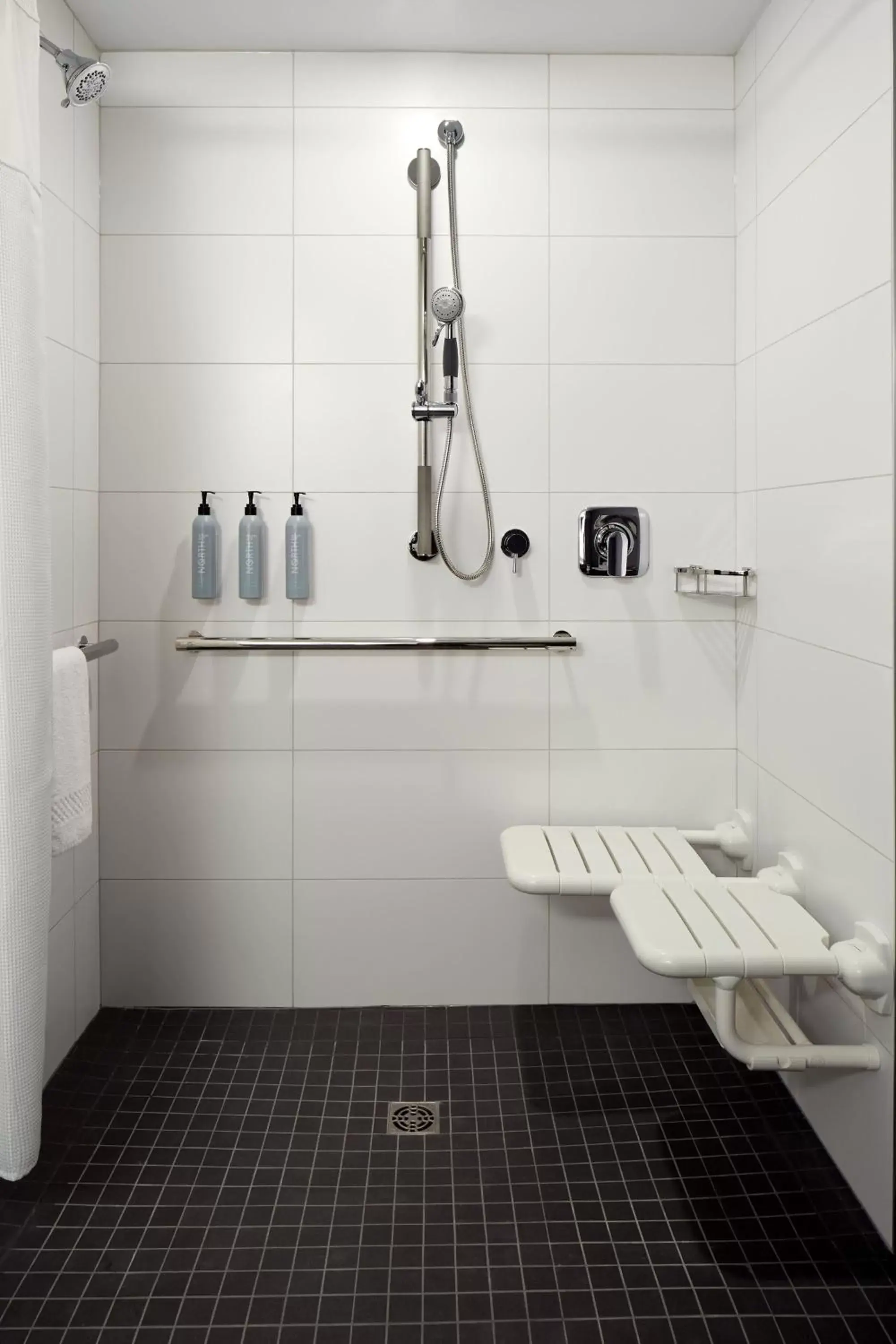 Bathroom in Courtyard by Marriott Montreal Midtown