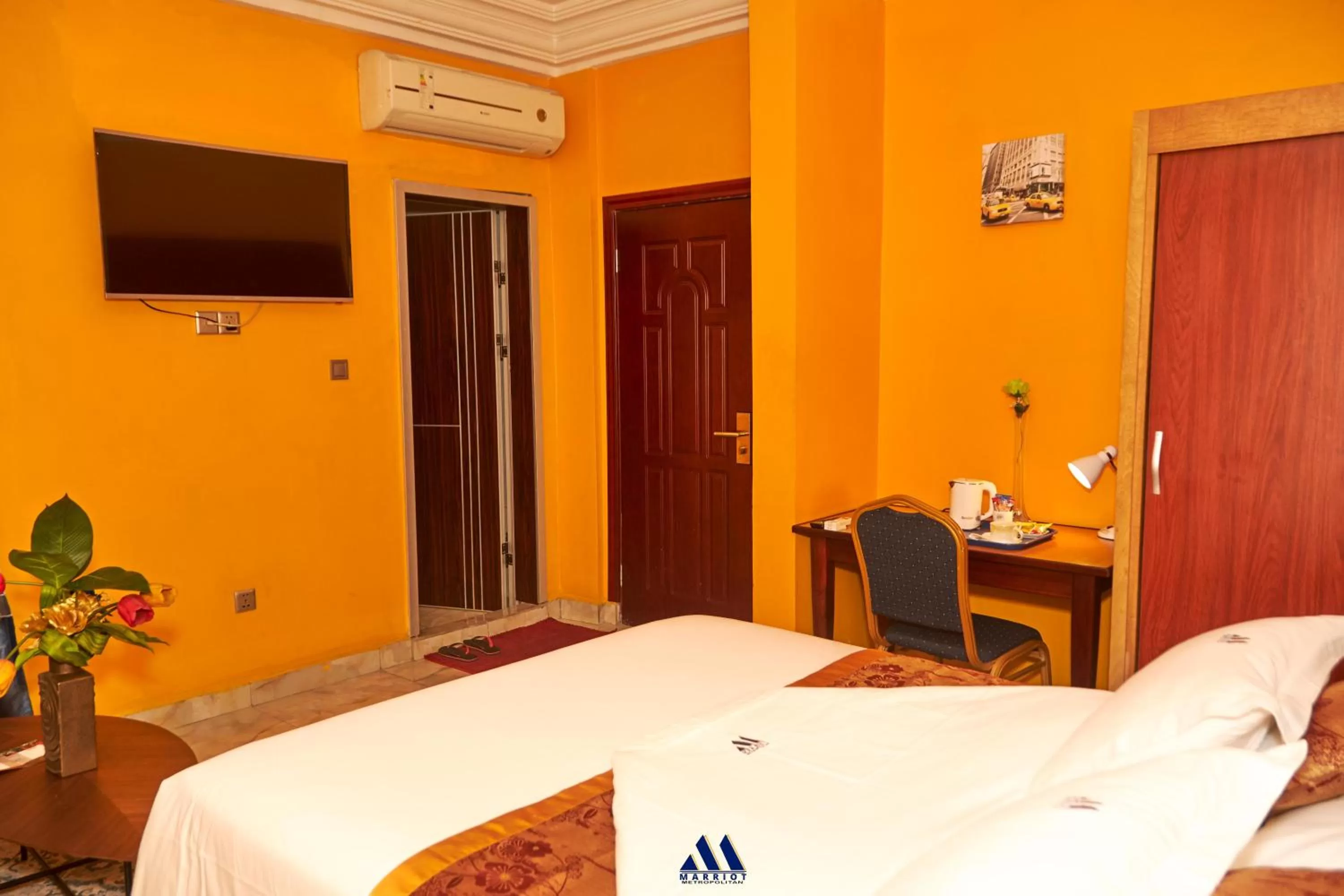 Bedroom, Bed in Marriot Metropolitan Hotel