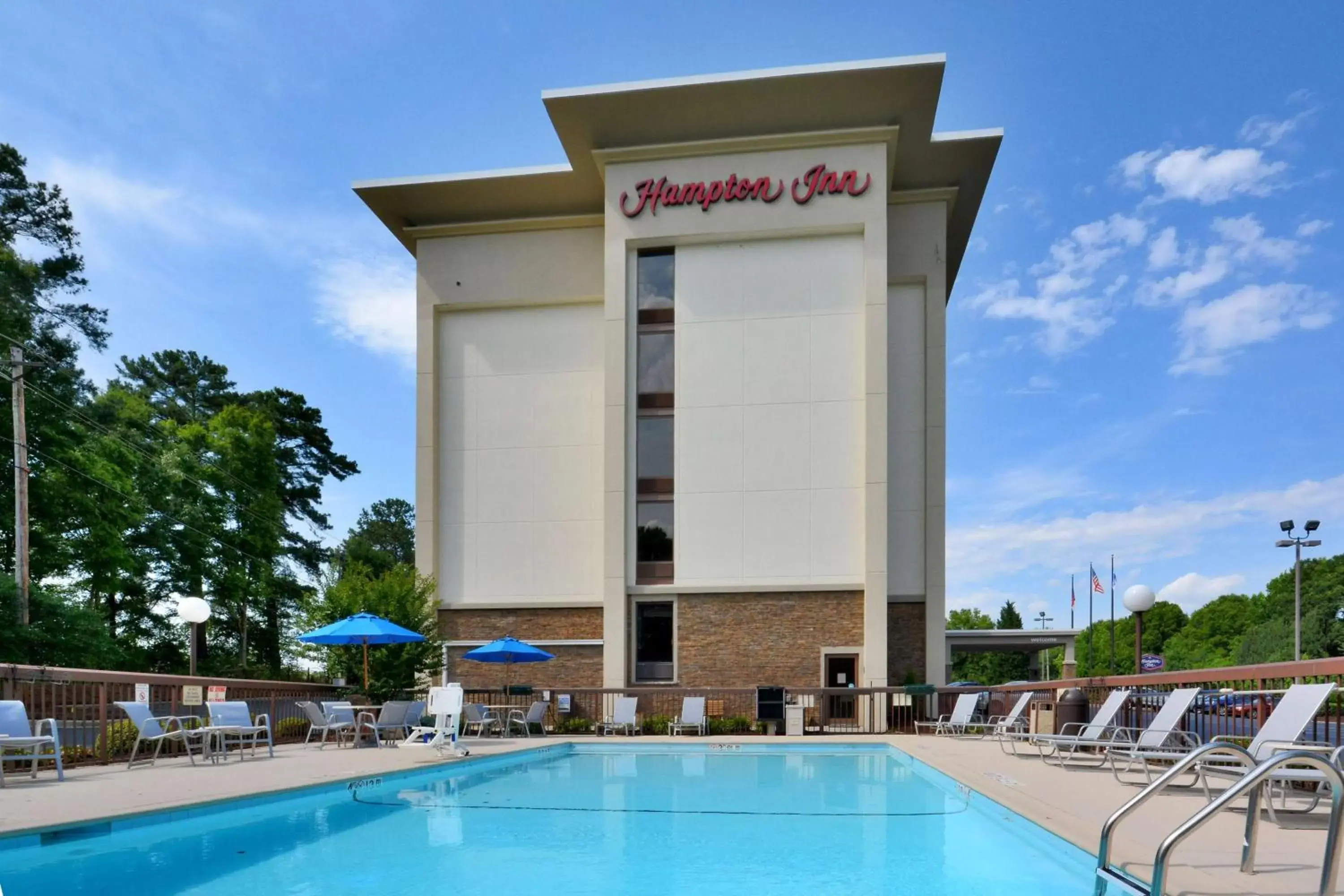 Pool view, Property Building in Hampton Inn Charlotte North Lake Norman