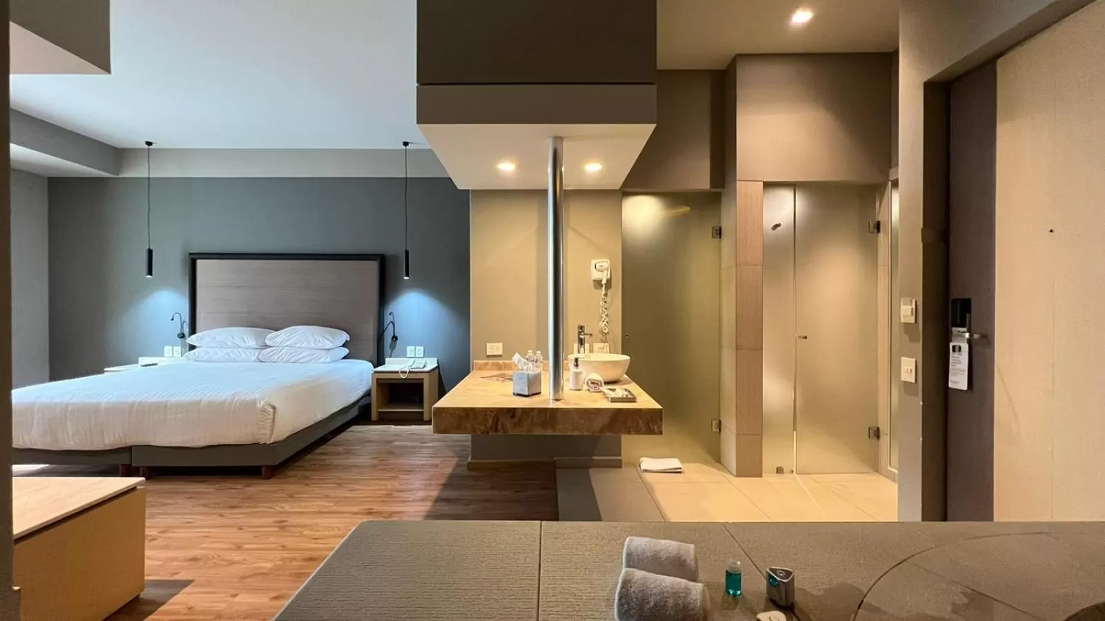 Shower, Bed in Ramada by Wyndham Mexico City Santa Fe