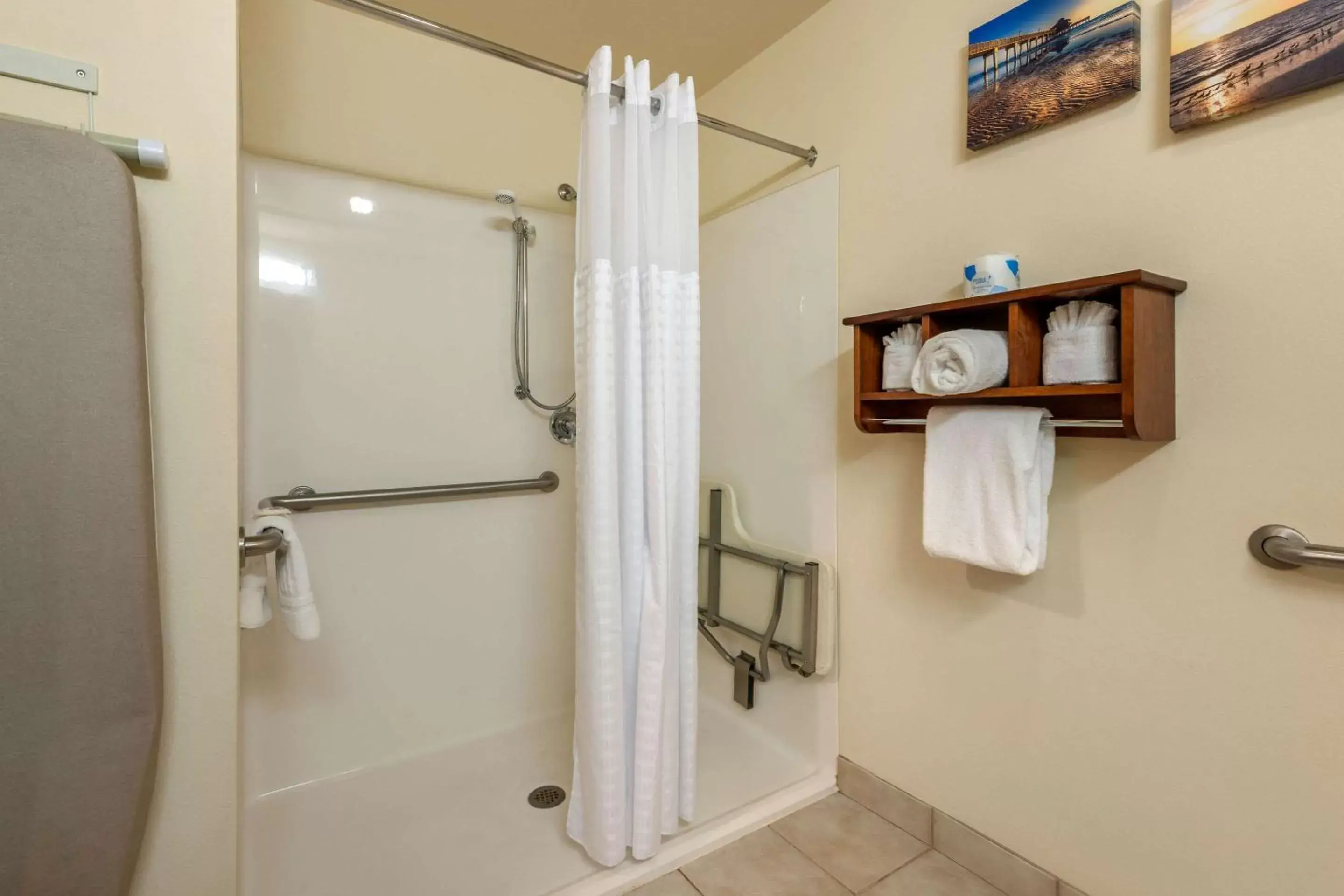 Bathroom in Comfort Inn & Suites Fort Myers Airport