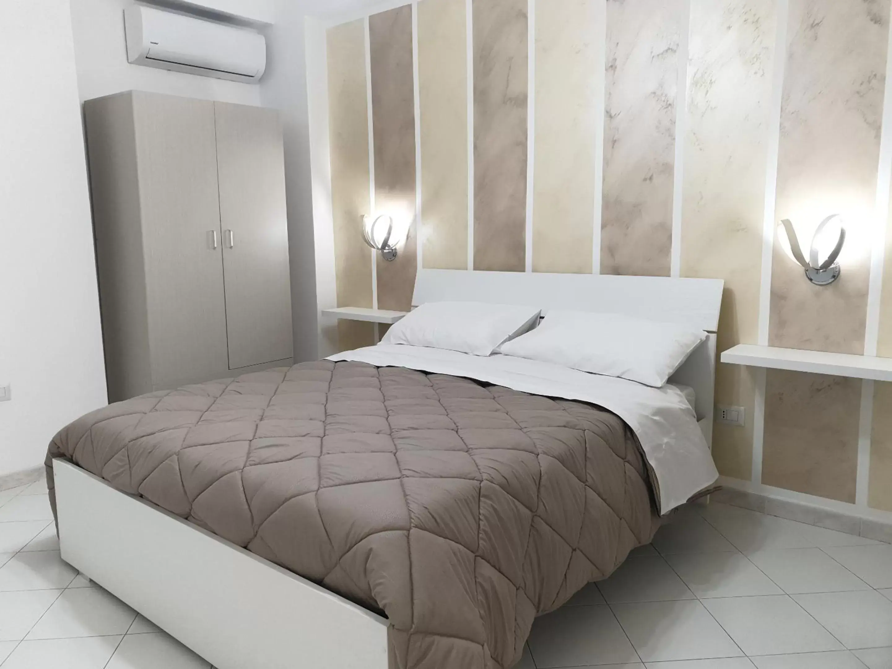 Bedroom, Bed in B&B Pompeii Luxury