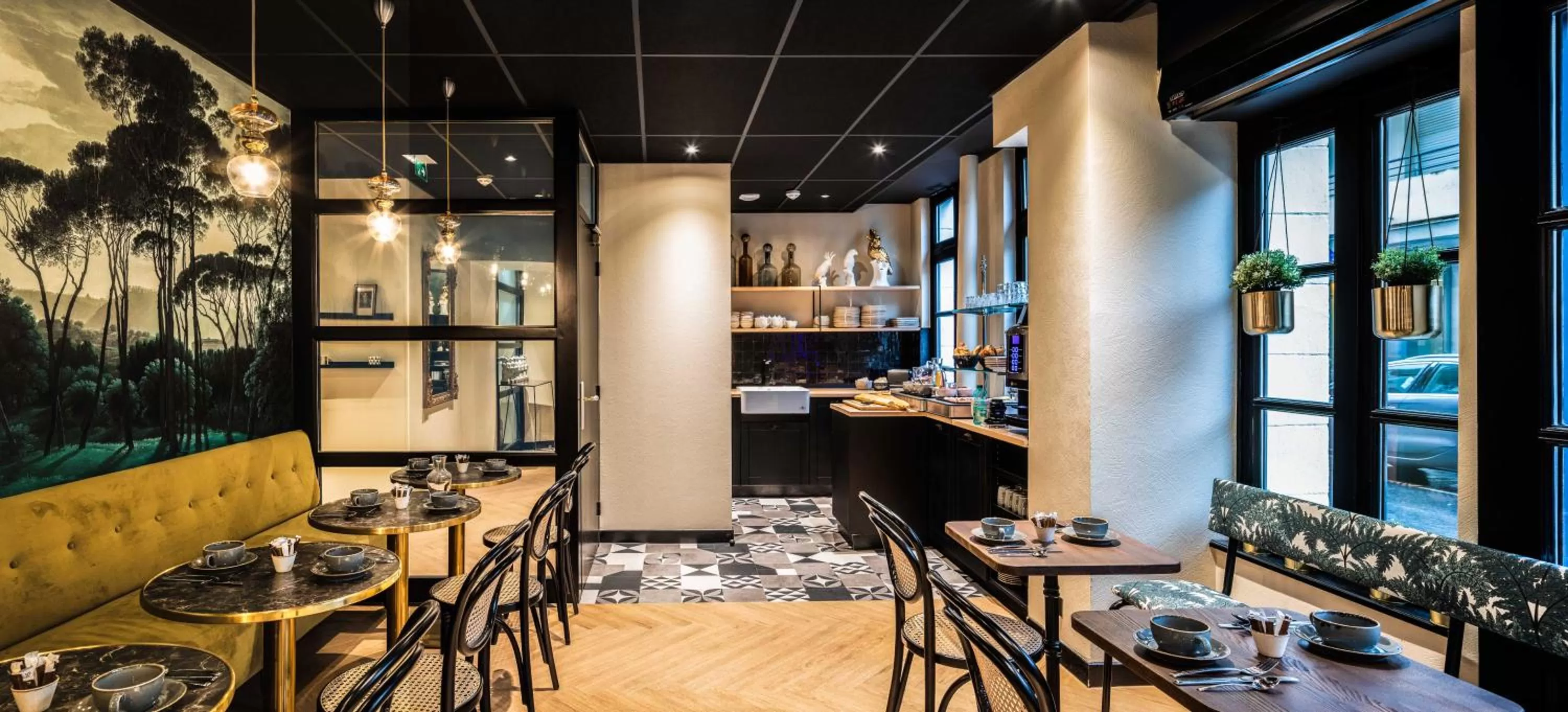 Restaurant/places to eat in Hôtel Lanjuinais