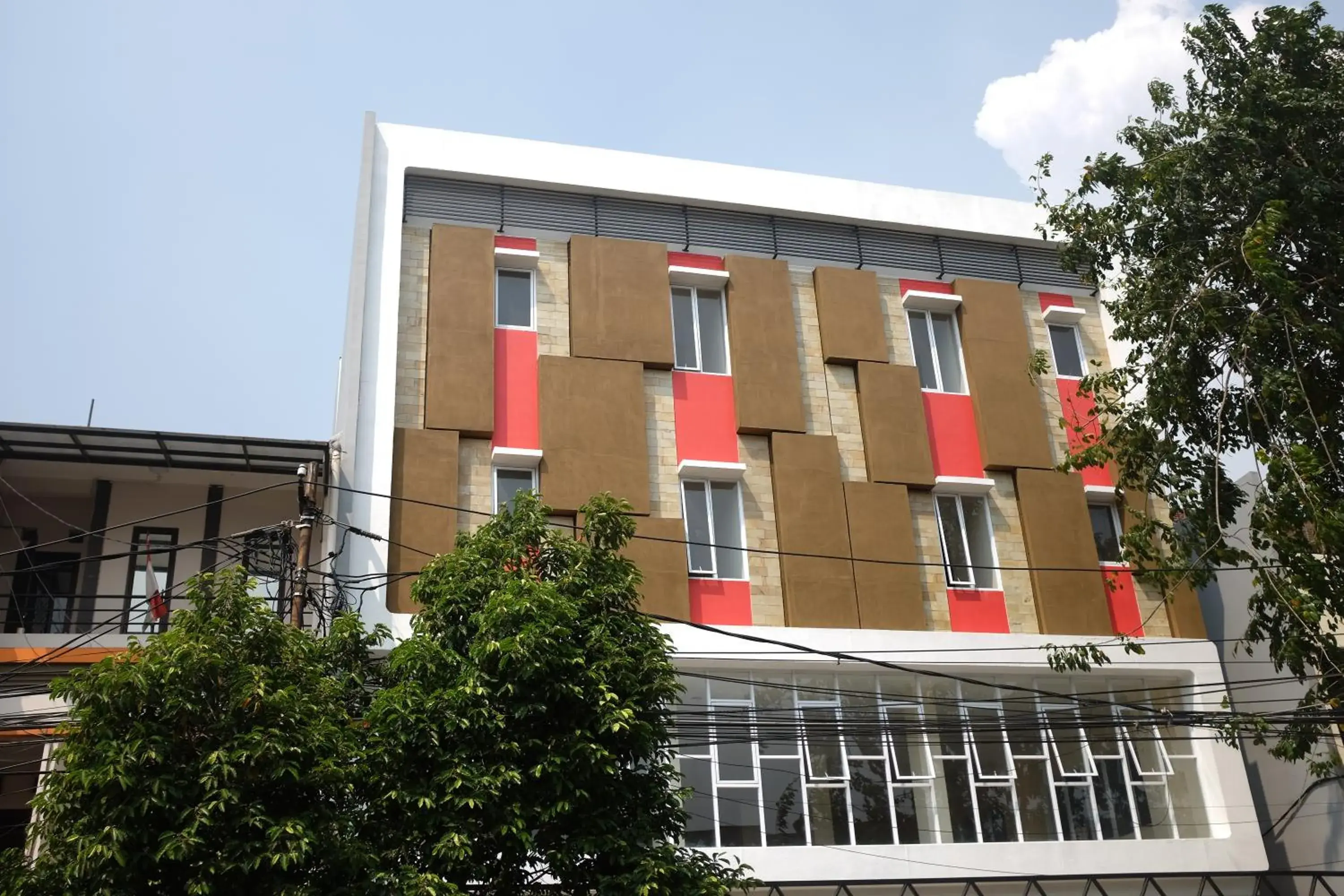 Property Building in RedDoorz Plus near Mall Ciputra Jakarta