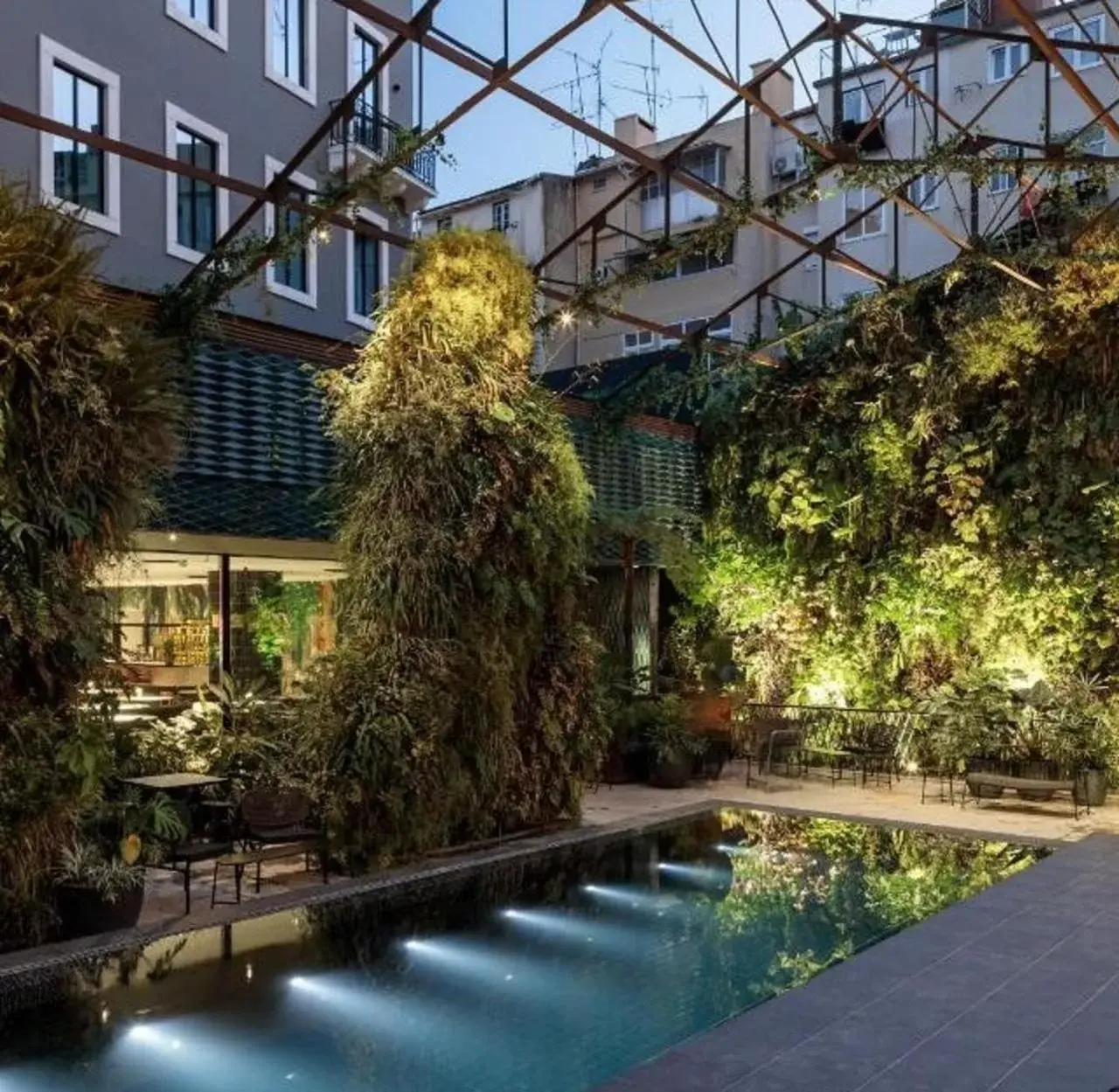 Garden view, Swimming Pool in Hotel Hotel - Member of Design Hotels