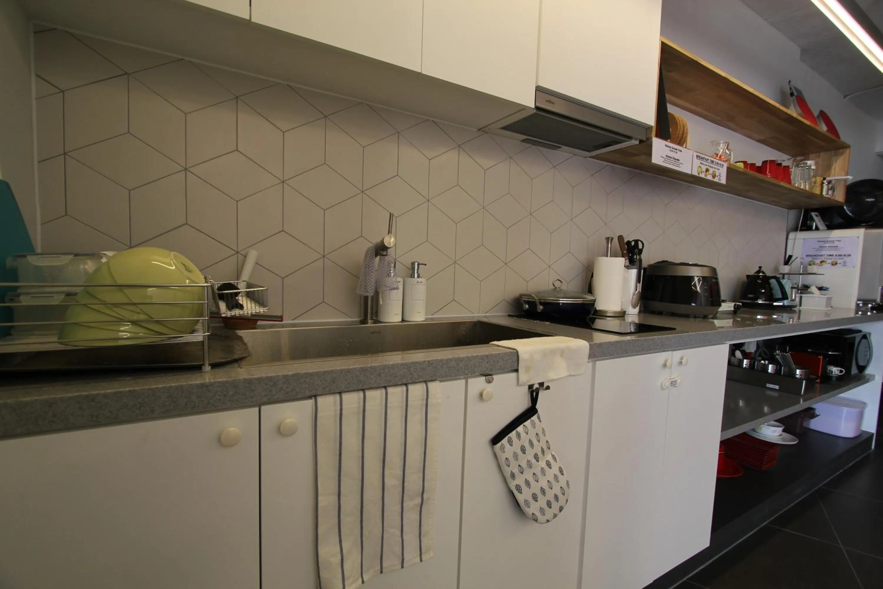 Restaurant/places to eat in B My Guesthouse