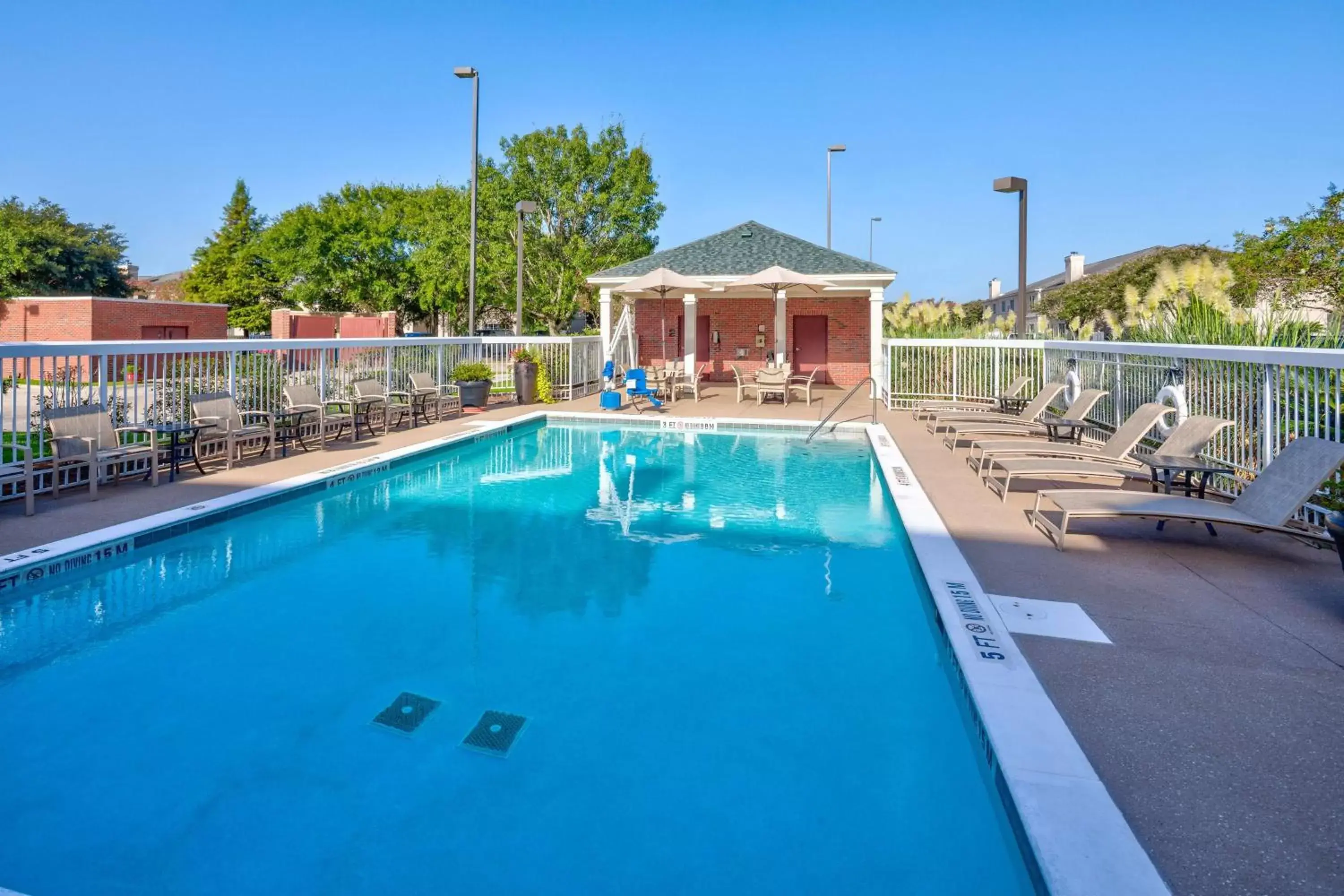 Property building, Swimming Pool in Homewood Suites by Hilton Baton Rouge