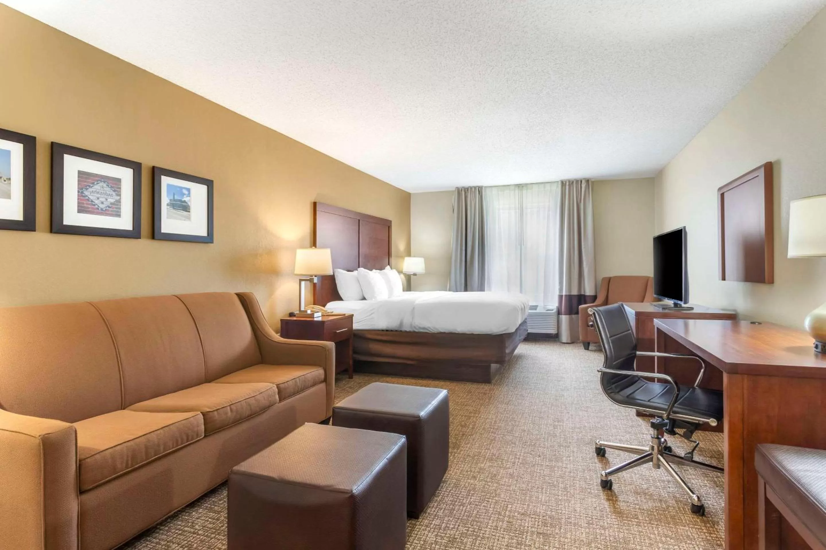 Bedroom, Bed in Comfort Inn & Suites Blytheville