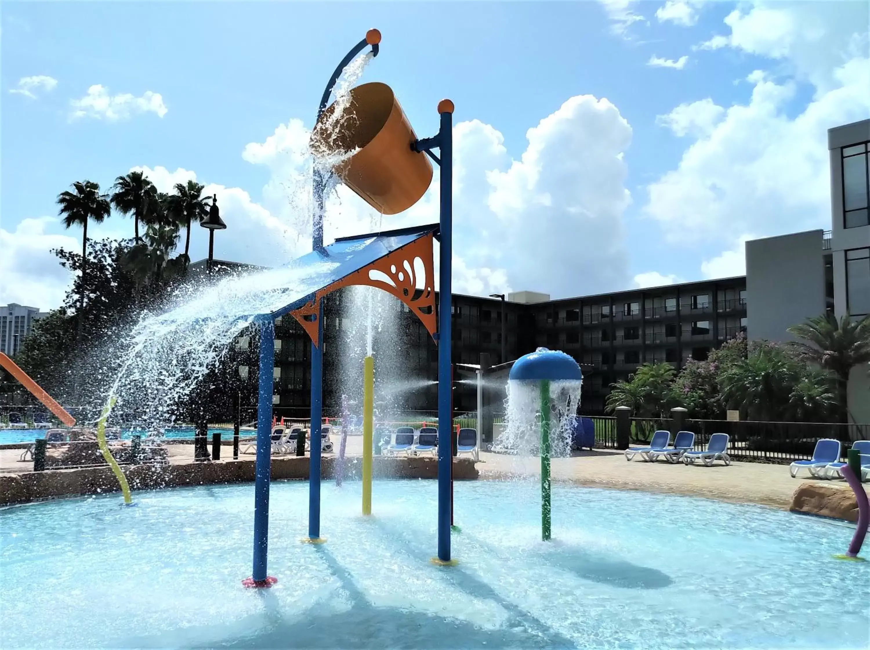 Swimming pool, Property Building in Wyndham Garden Lake Buena Vista Disney Springs® Resort Area