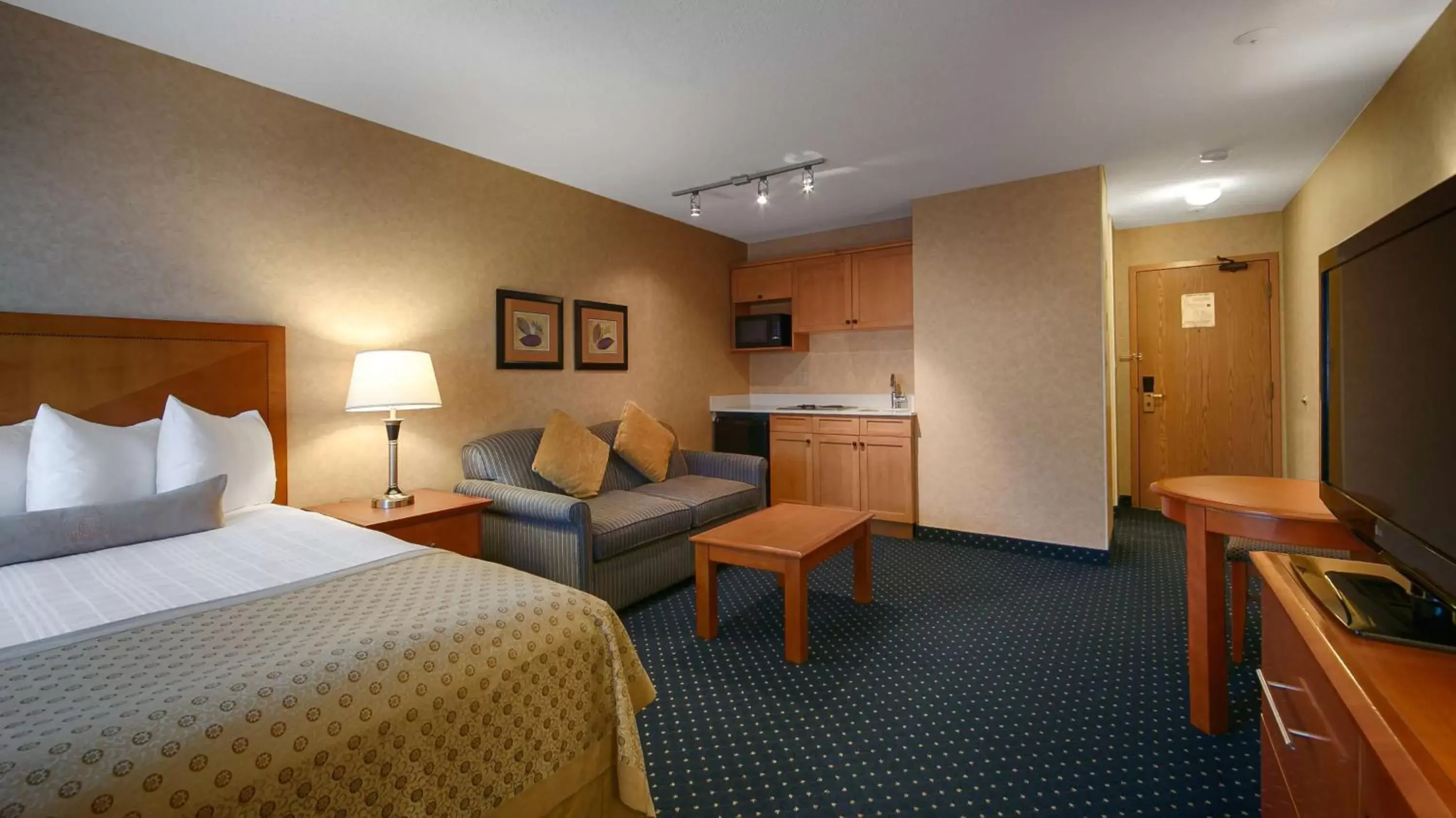 Photo of the whole room in Best Western PLUS Langley Inn