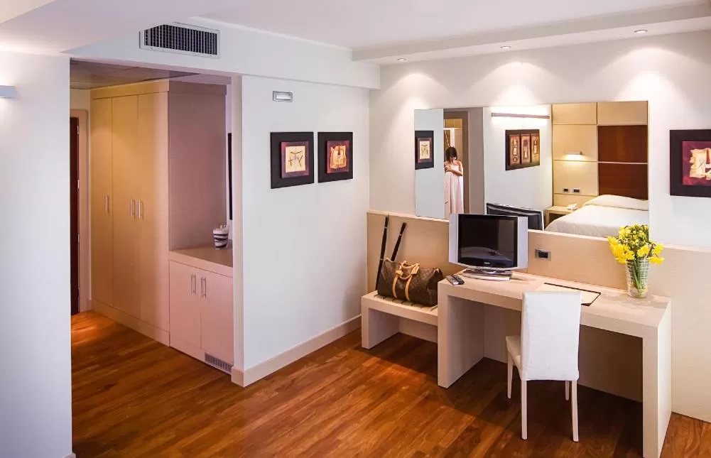 Seating area, Bed in Hotel Europa