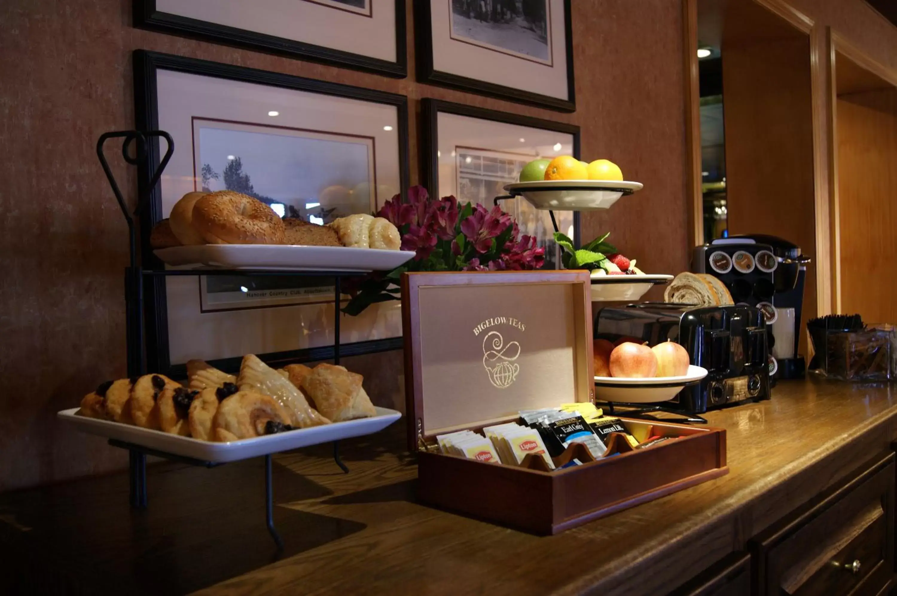 Continental breakfast in Altland House Inn & Suites Continental breakfast in Altland House Inn & Suites