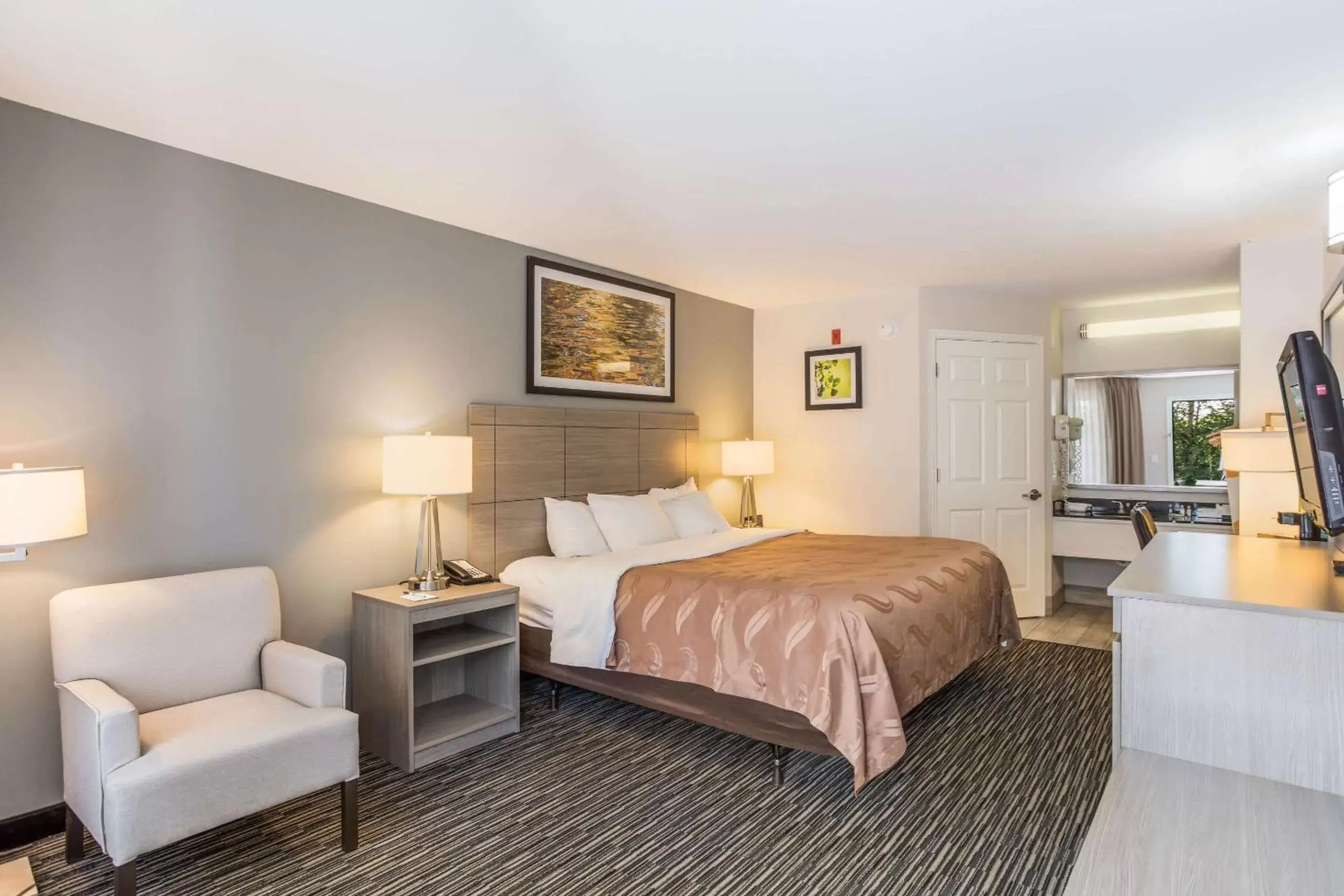 Bedroom, Bed in Quality Inn Gallatin-Nashville Metro
