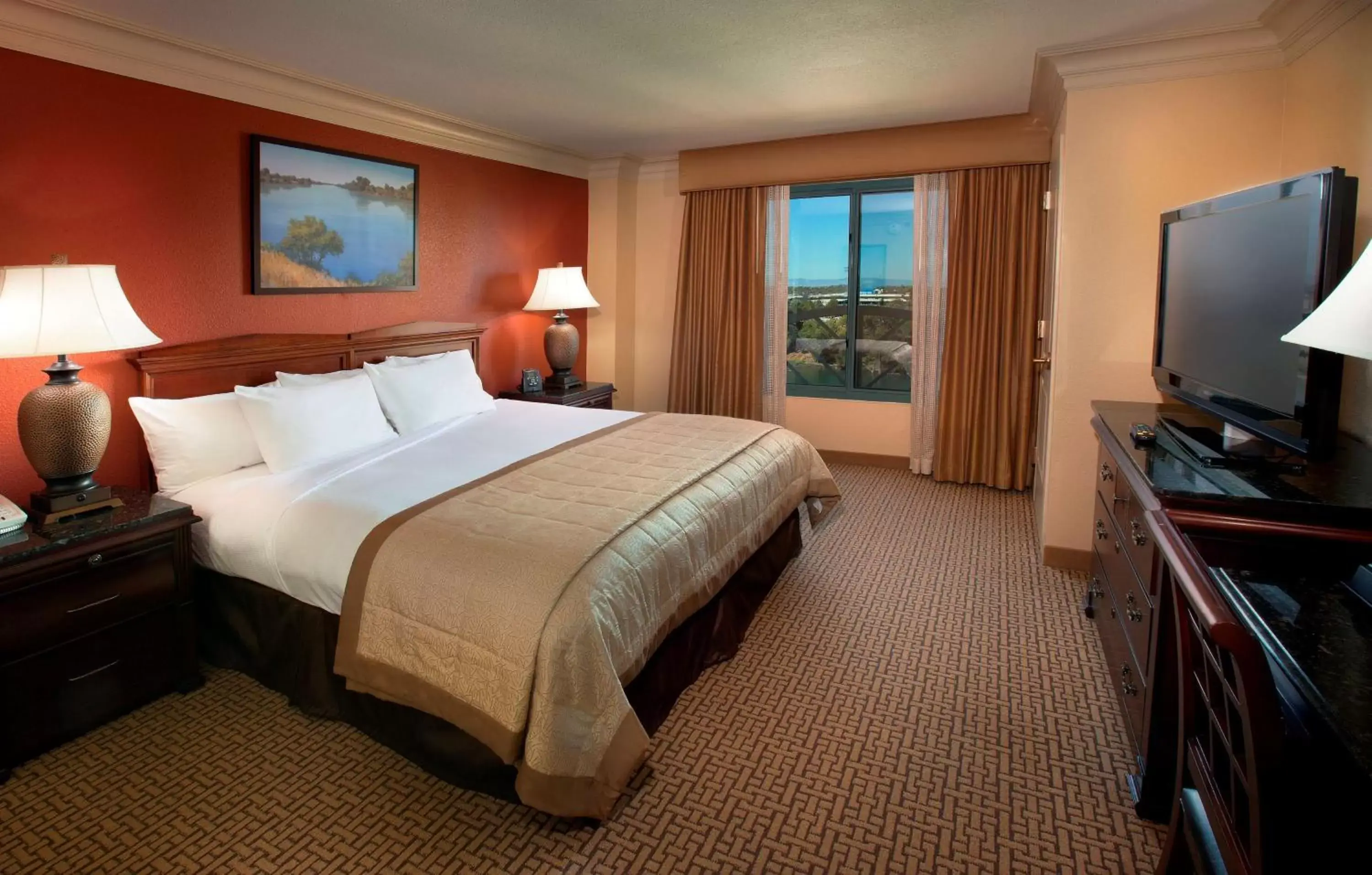 Bedroom, Bed in Embassy Suites by Hilton Sacramento Riverfront Promenade