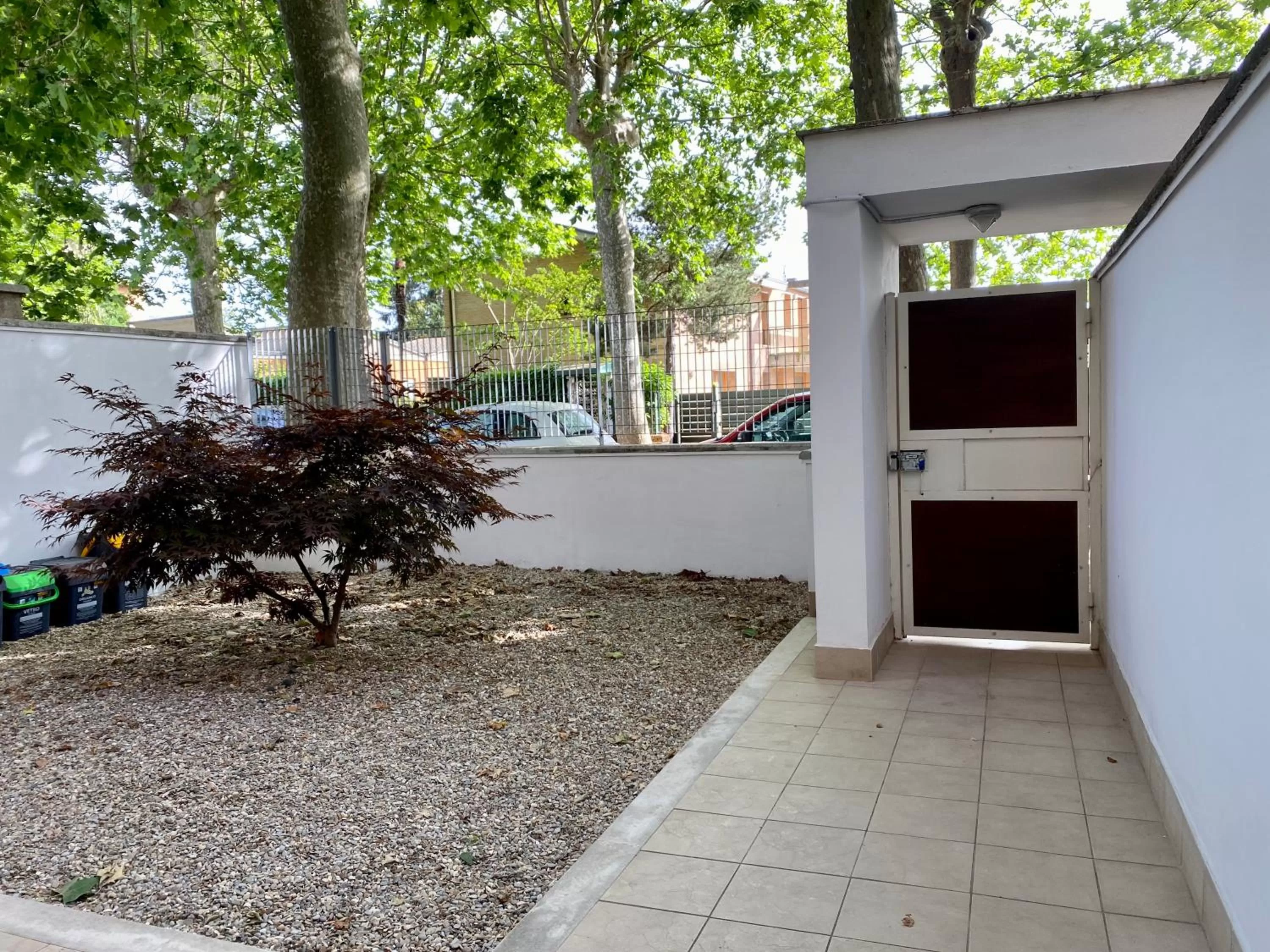 Garden, BBQ Facilities in Bed & Office B&B