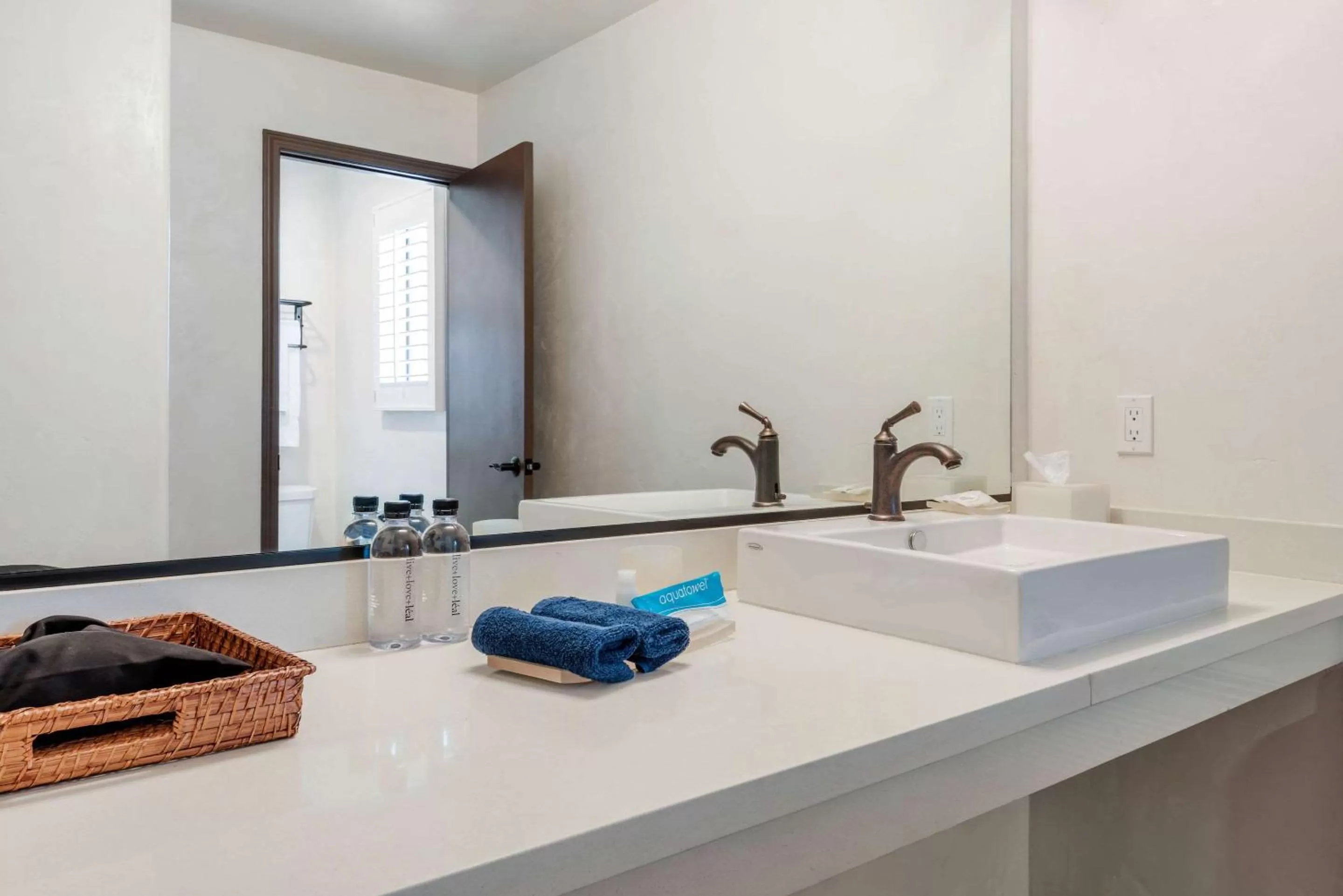 King Room - Accessible/Non-Smoking in Hacienda de Leal - BW Signature Collection