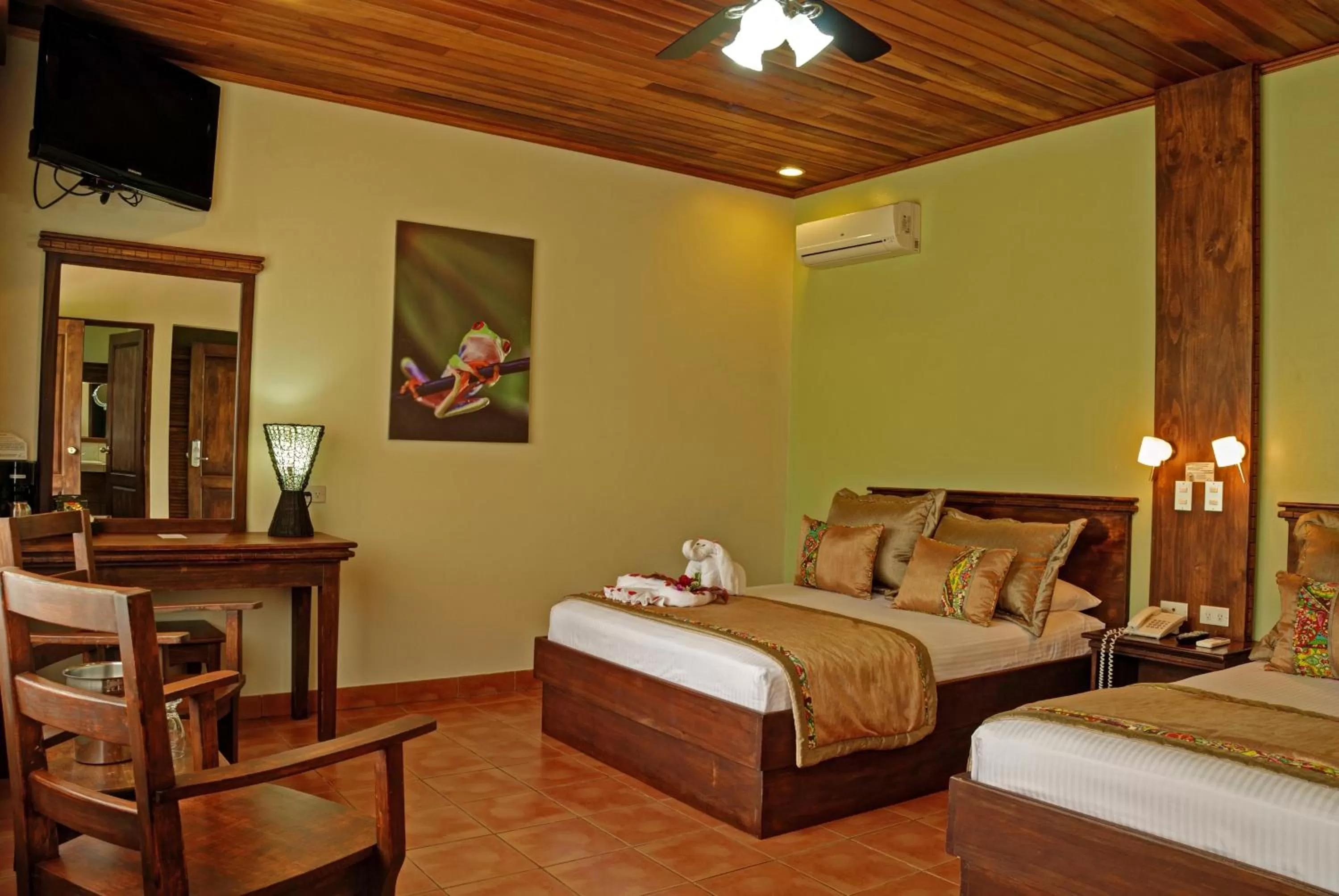 Photo of the whole room, Bed in Volcano Lodge, Hotel & Thermal Experience
