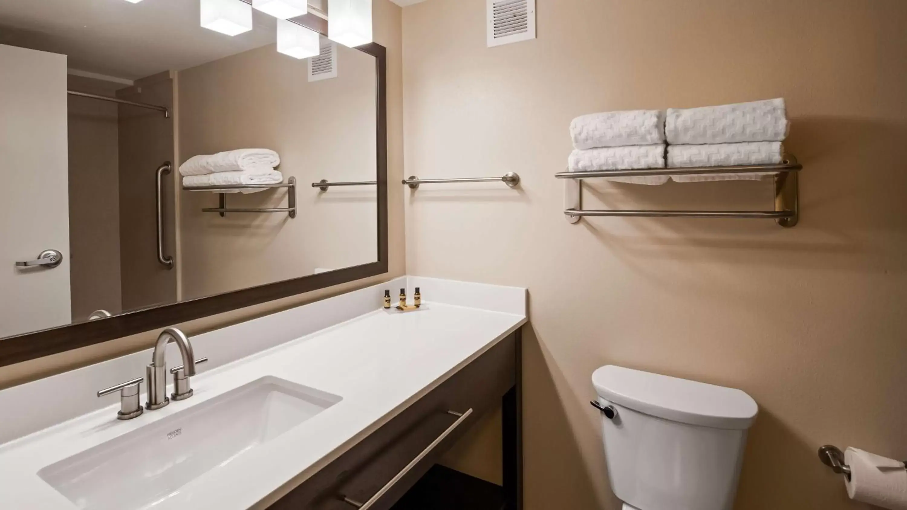 Bathroom in Best Western Plus Thornburg Inn & Suites