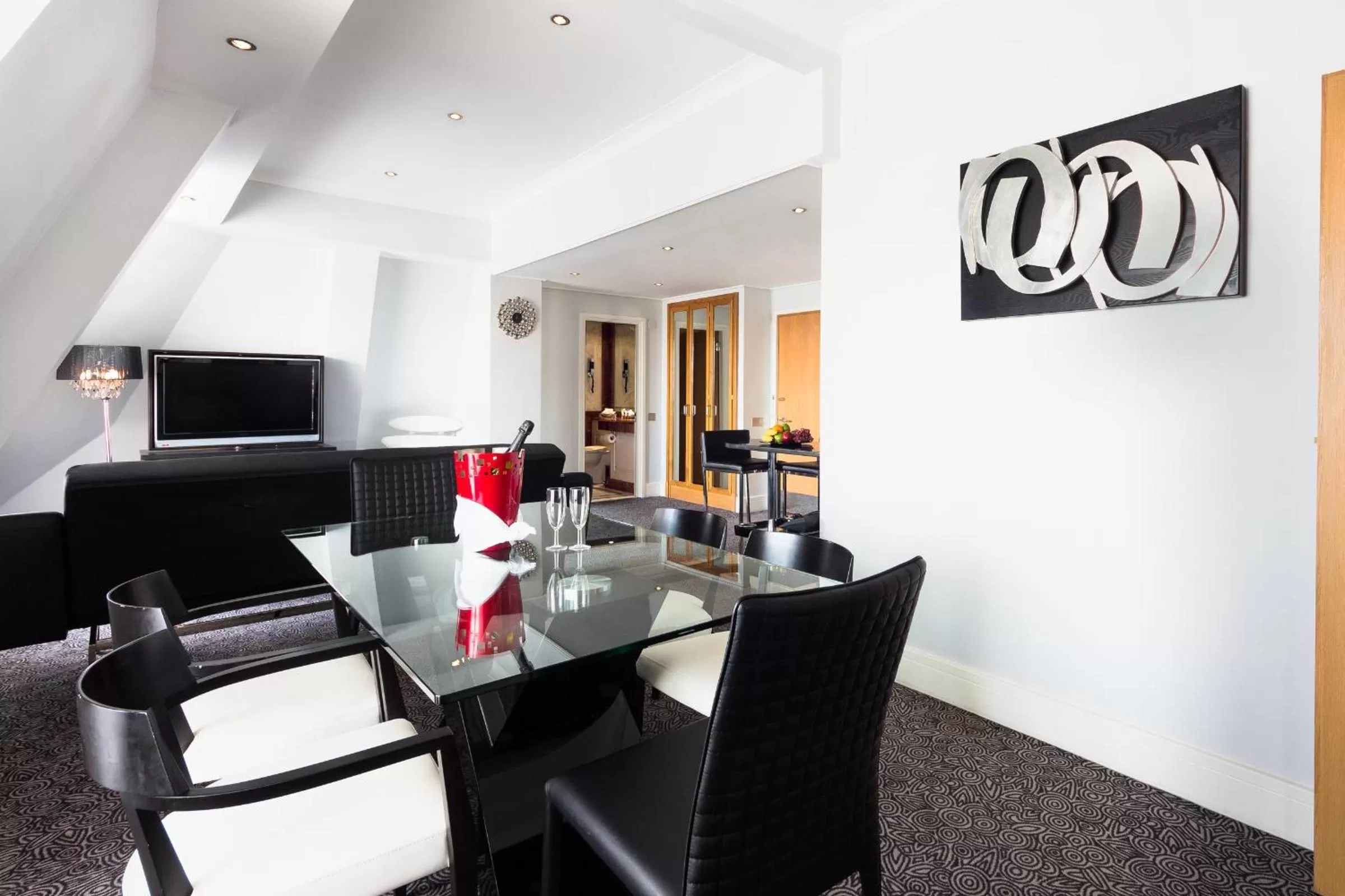 Dining area in Washington Mayfair Hotel