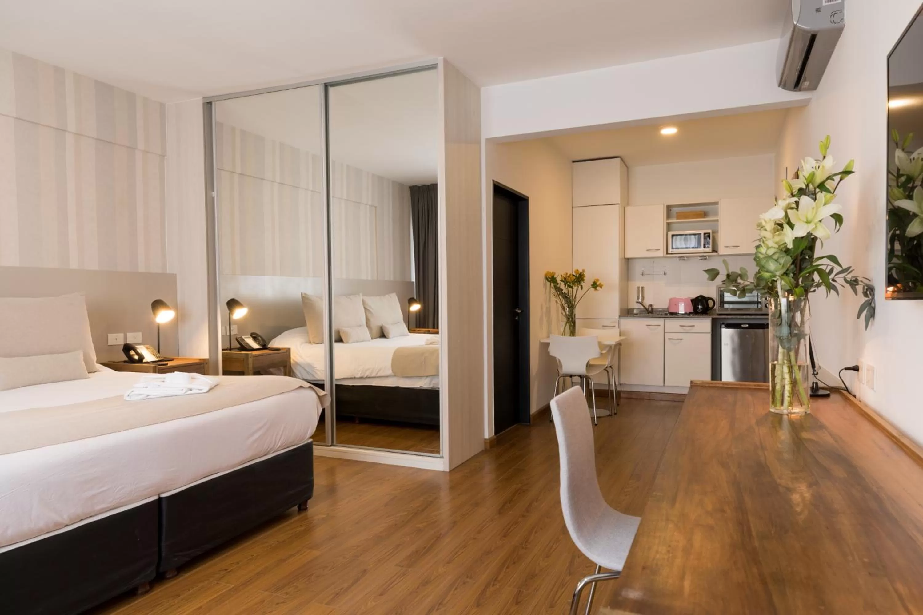 Bed in Be Hollywood!