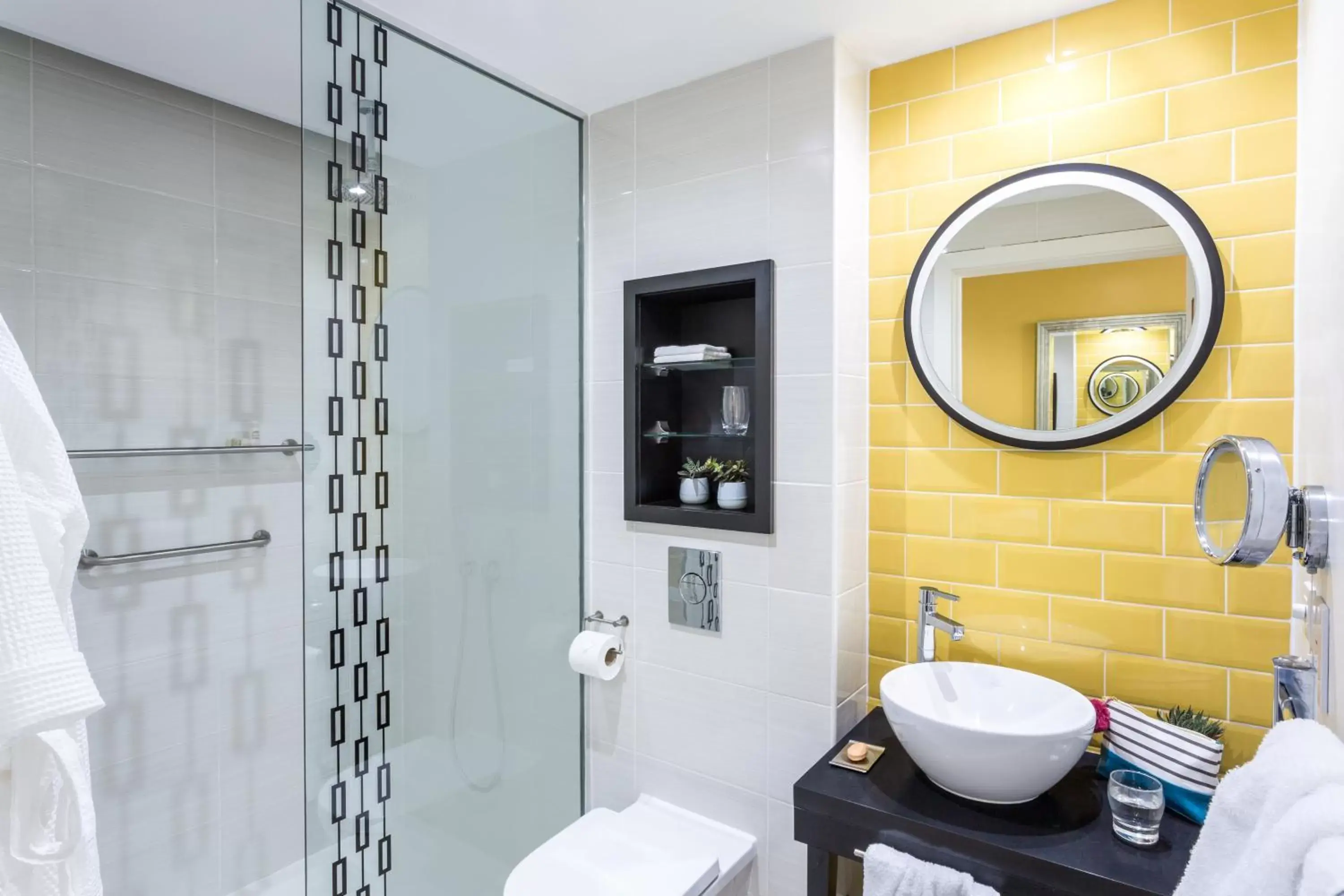 Shower, Bathroom in Hotel Indigo Newcastle, an IHG Hotel