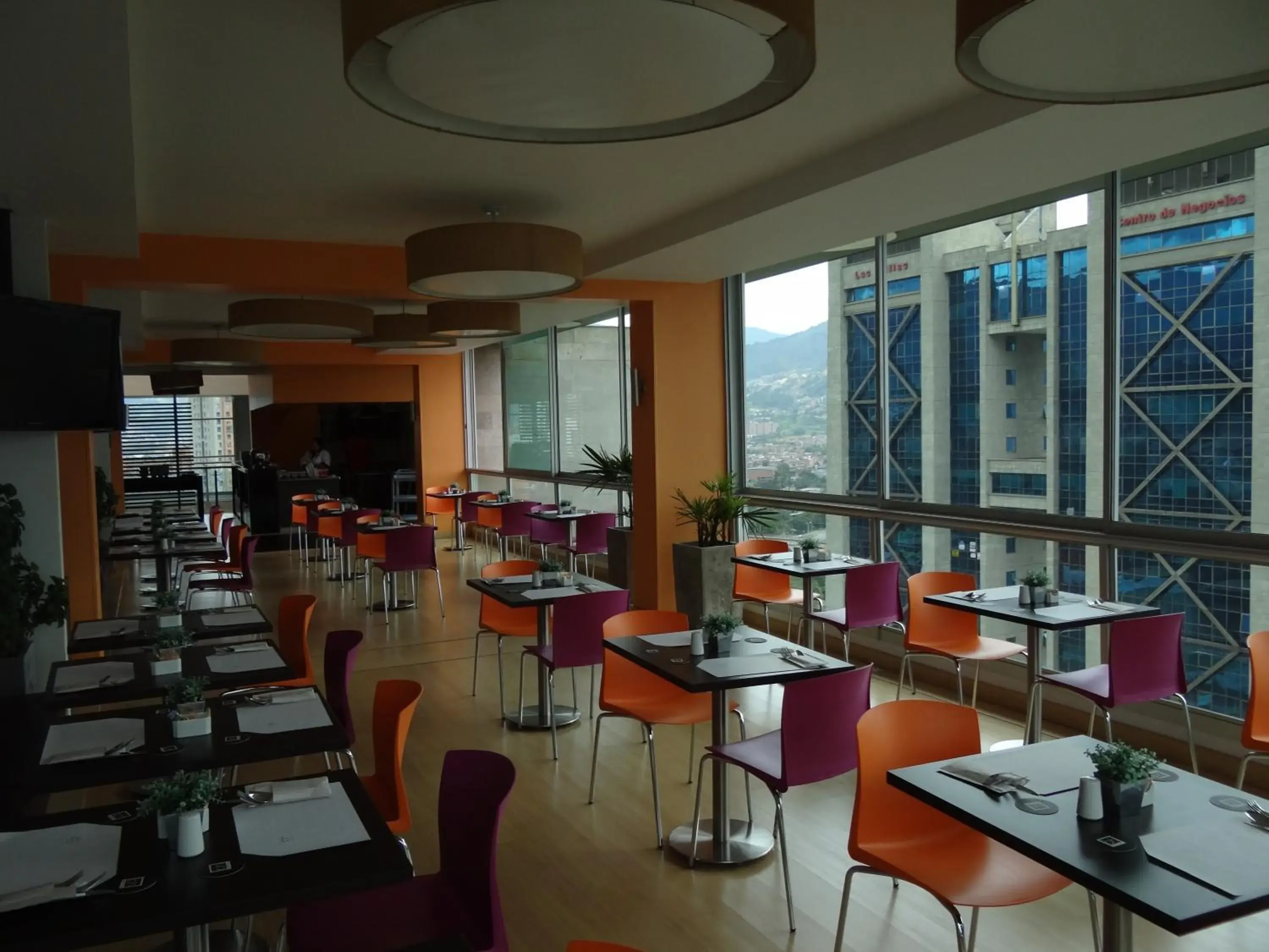 Restaurant/Places to Eat in Hotel bh El Poblado