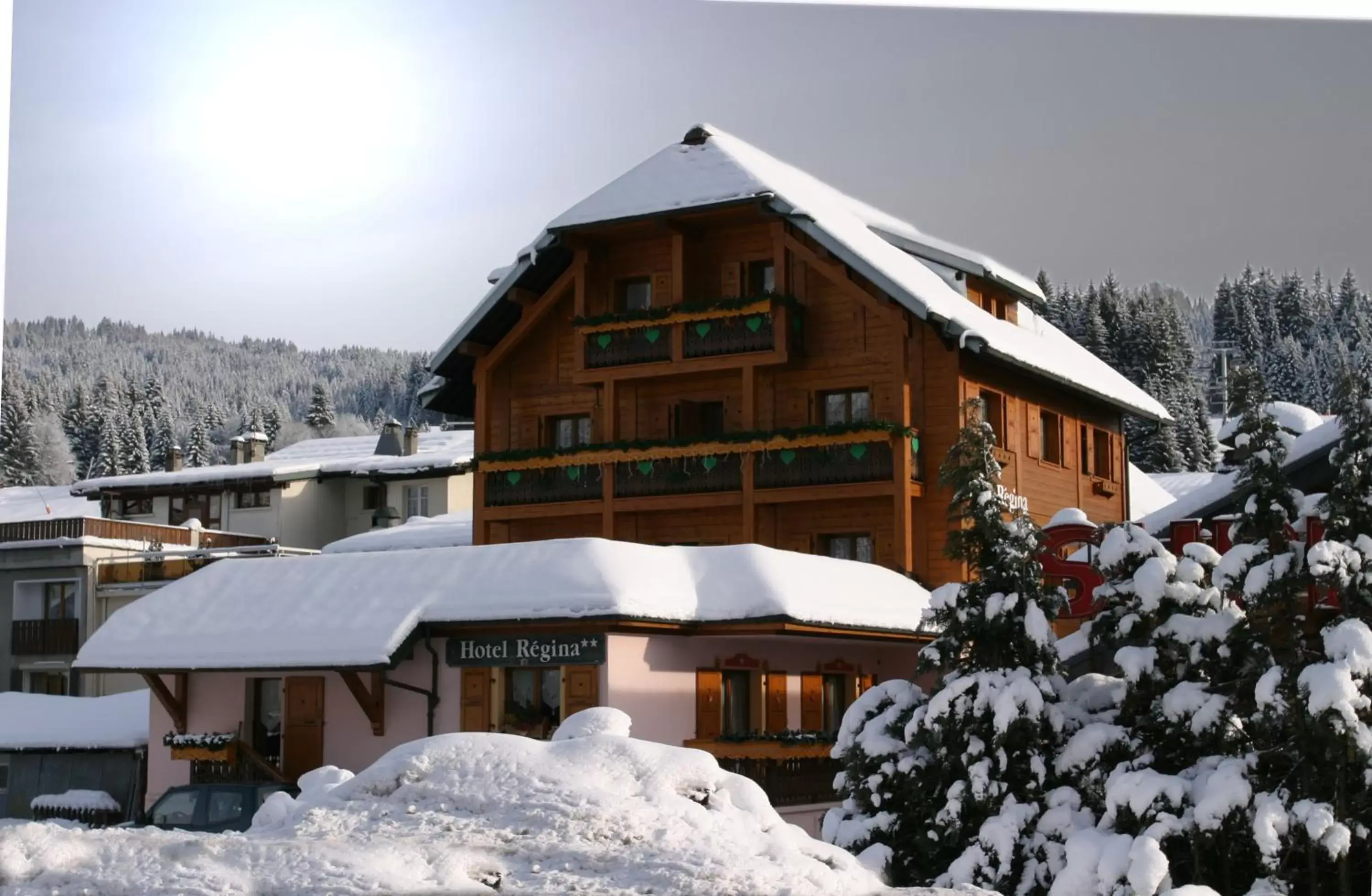 Facade/entrance, Winter in Chalet Hotel Régina