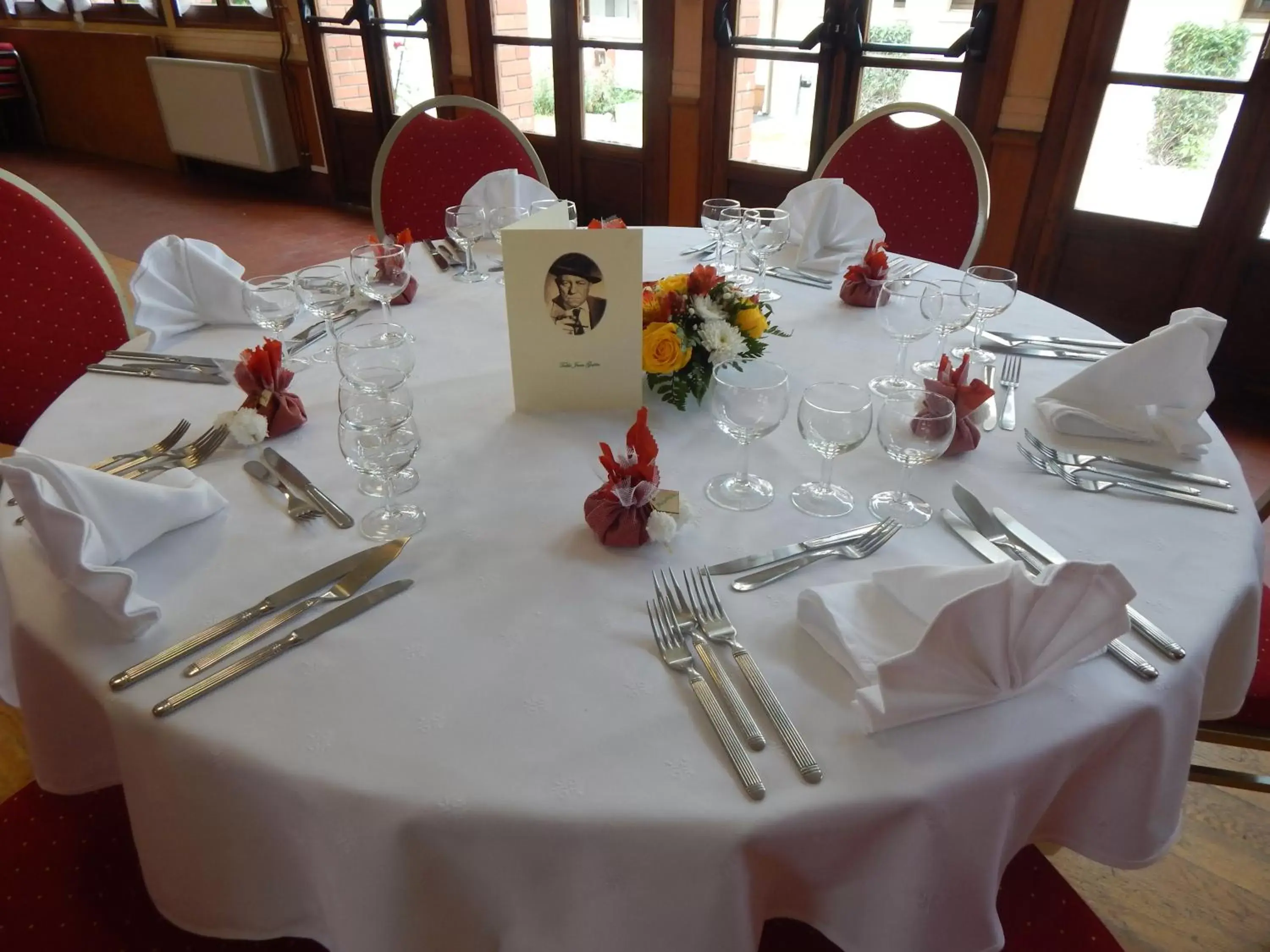 Business facilities, Restaurant/Places to Eat in Hotel Restaurant Le Cygne