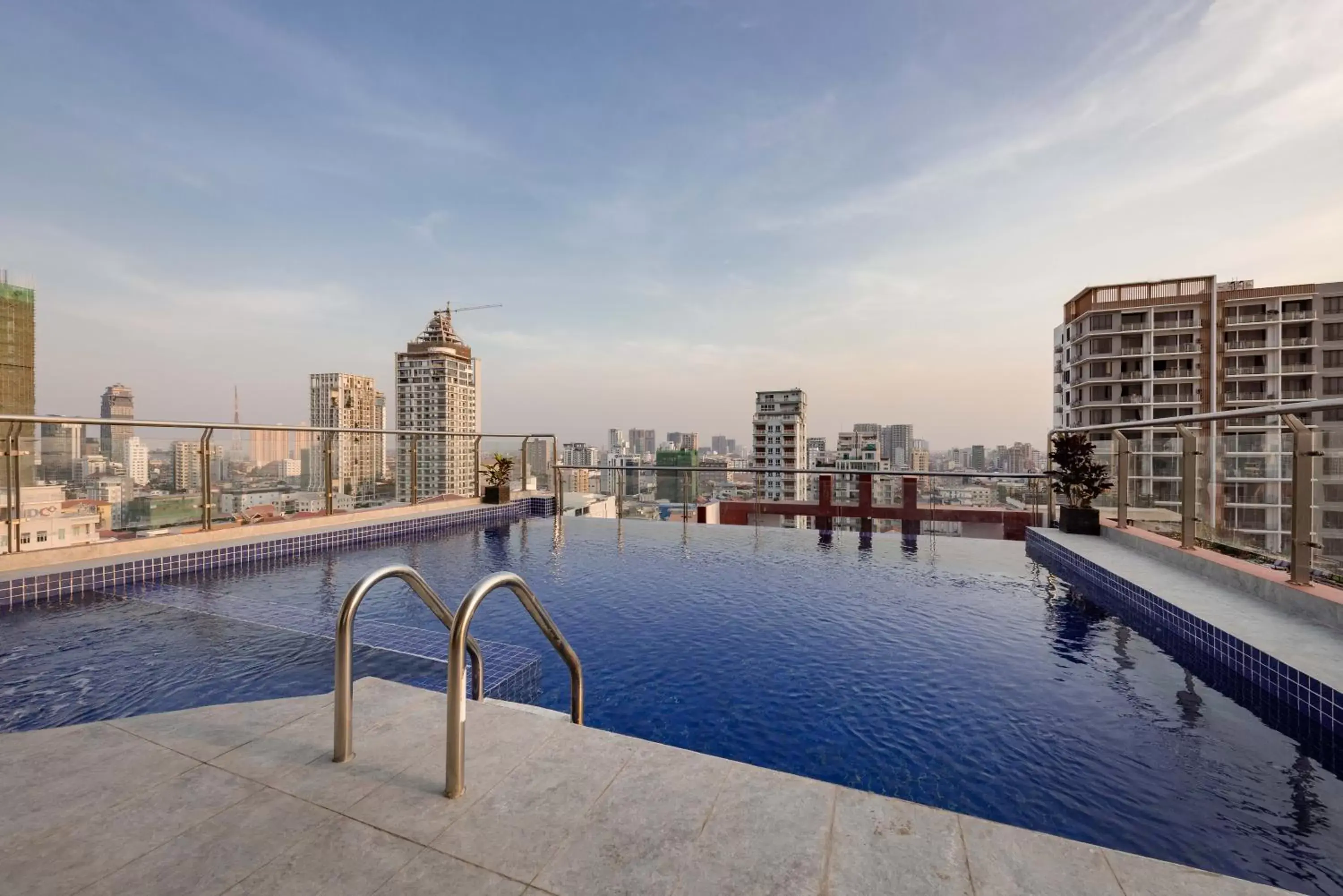 Swimming pool in SOHO Residence Swimming pool in SOHO Residence
