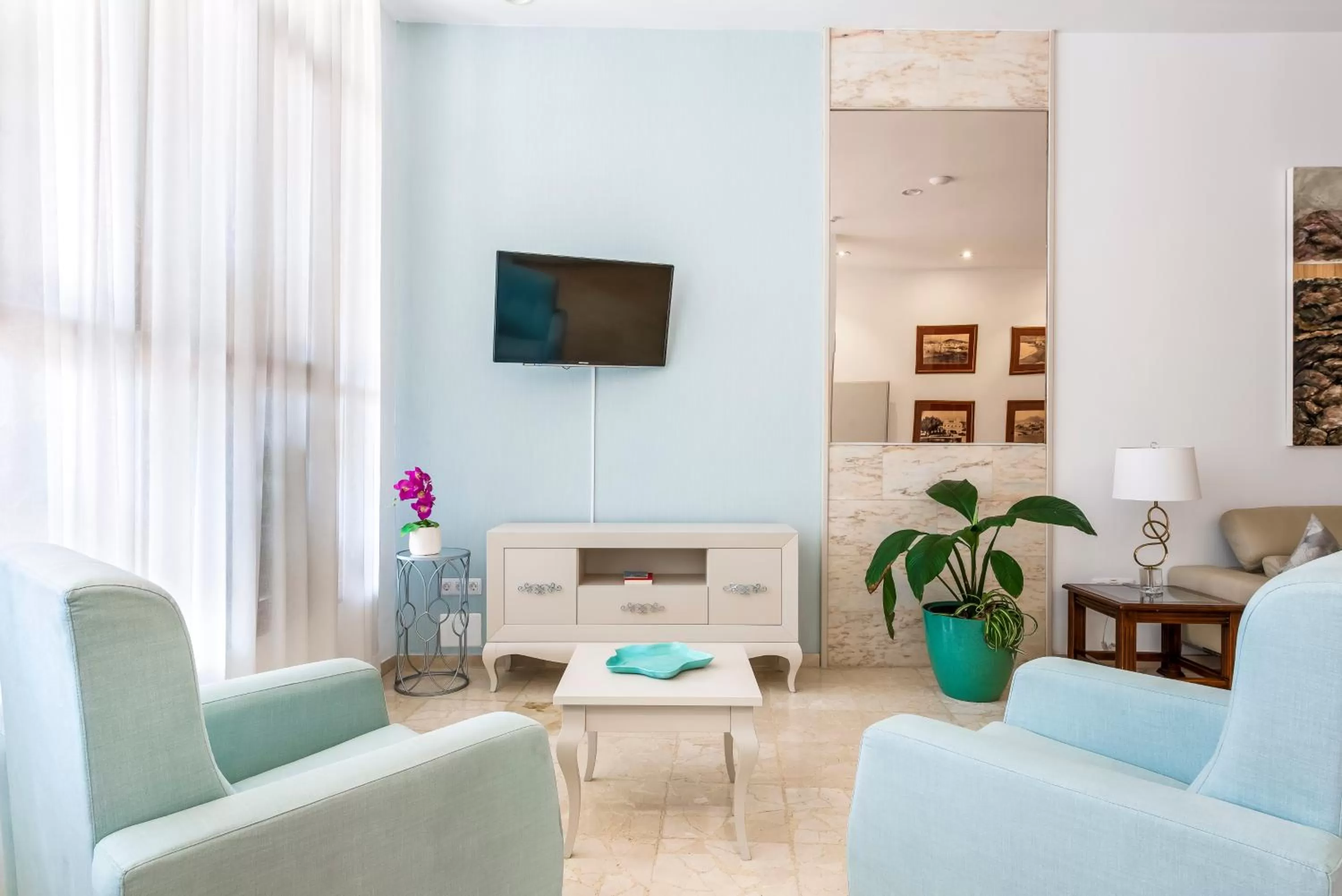 Communal lounge/ TV room in Hotel Andrea´s